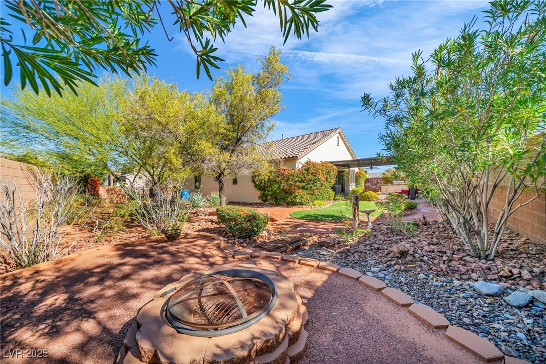 Las Vegas, Nevada, 89166, United States, 3 Bedrooms Bedrooms, ,2 BathroomsBathrooms,Residential,For Sale,1989414