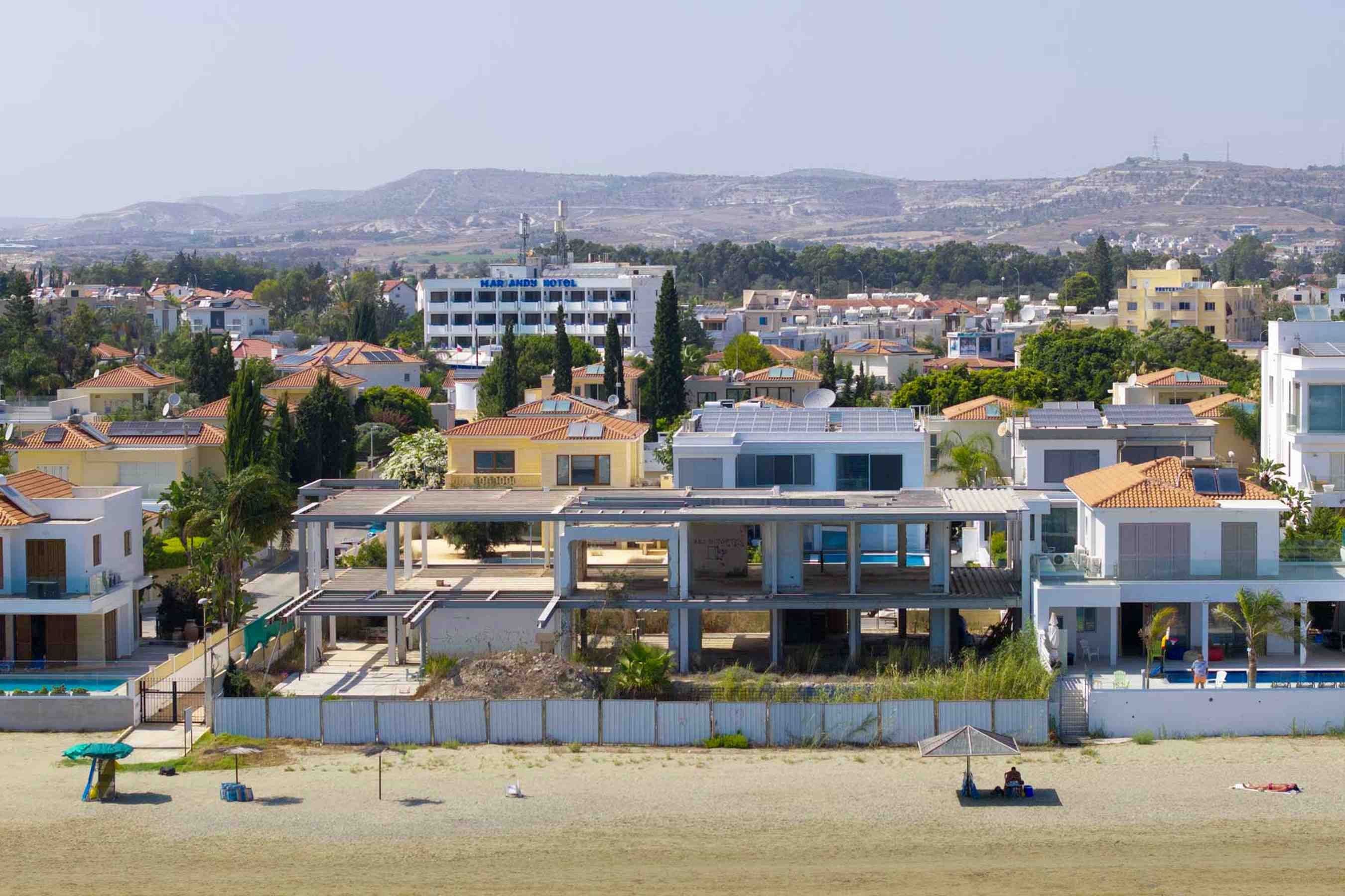  4 Bedroom Beachfront Villa with Rooftop Terrace in Pyla, Larnaca - 物件實景