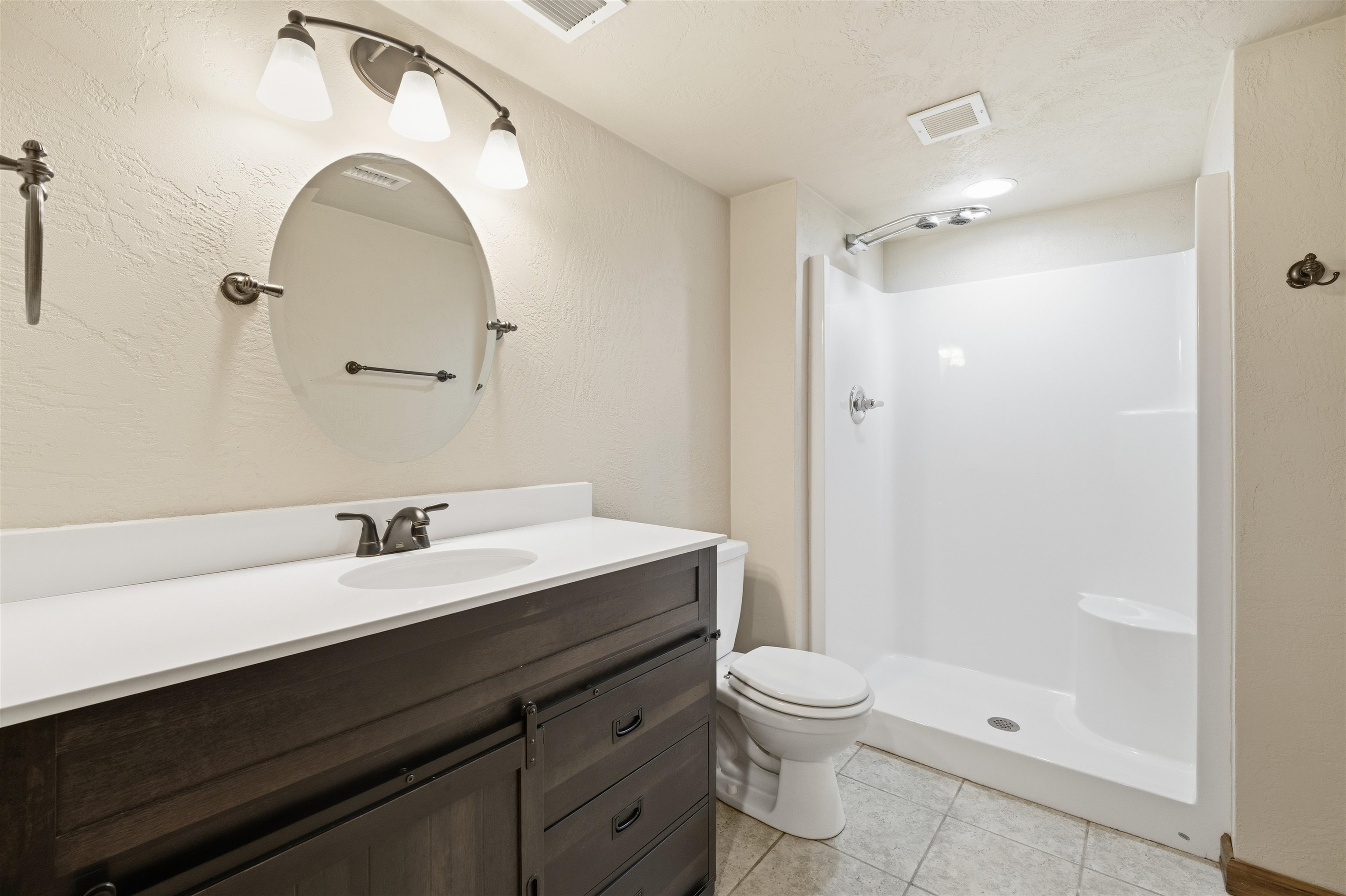 Oshkosh, Wisconsin, 54904, United States, 4 Bedrooms Bedrooms, ,4 BathroomsBathrooms,Residential,For Sale,2009649