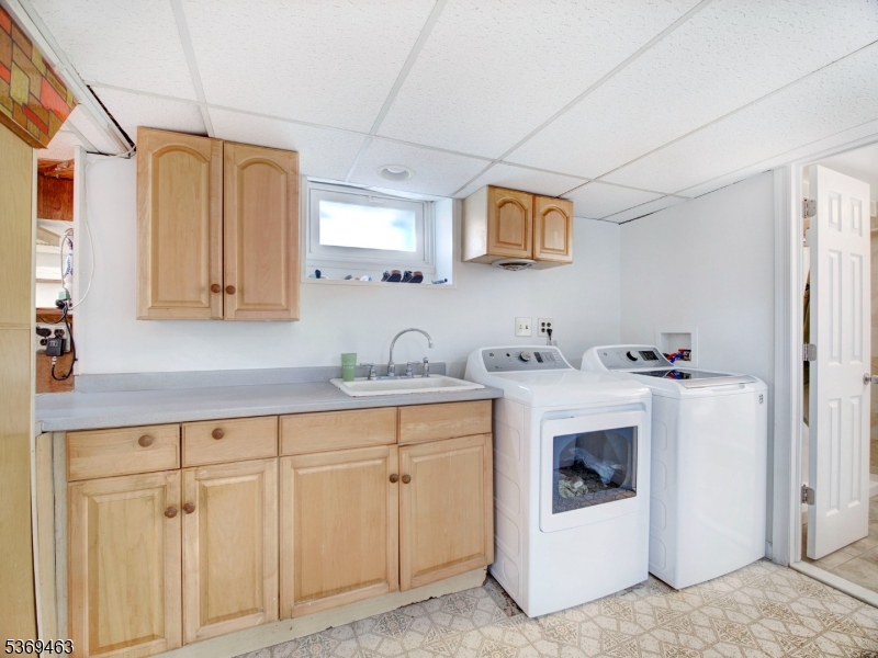 Union Twp., New Jersey, 07083, United States, 4 Bedrooms Bedrooms, ,2 BathroomsBathrooms,Residential,For Sale,1901304