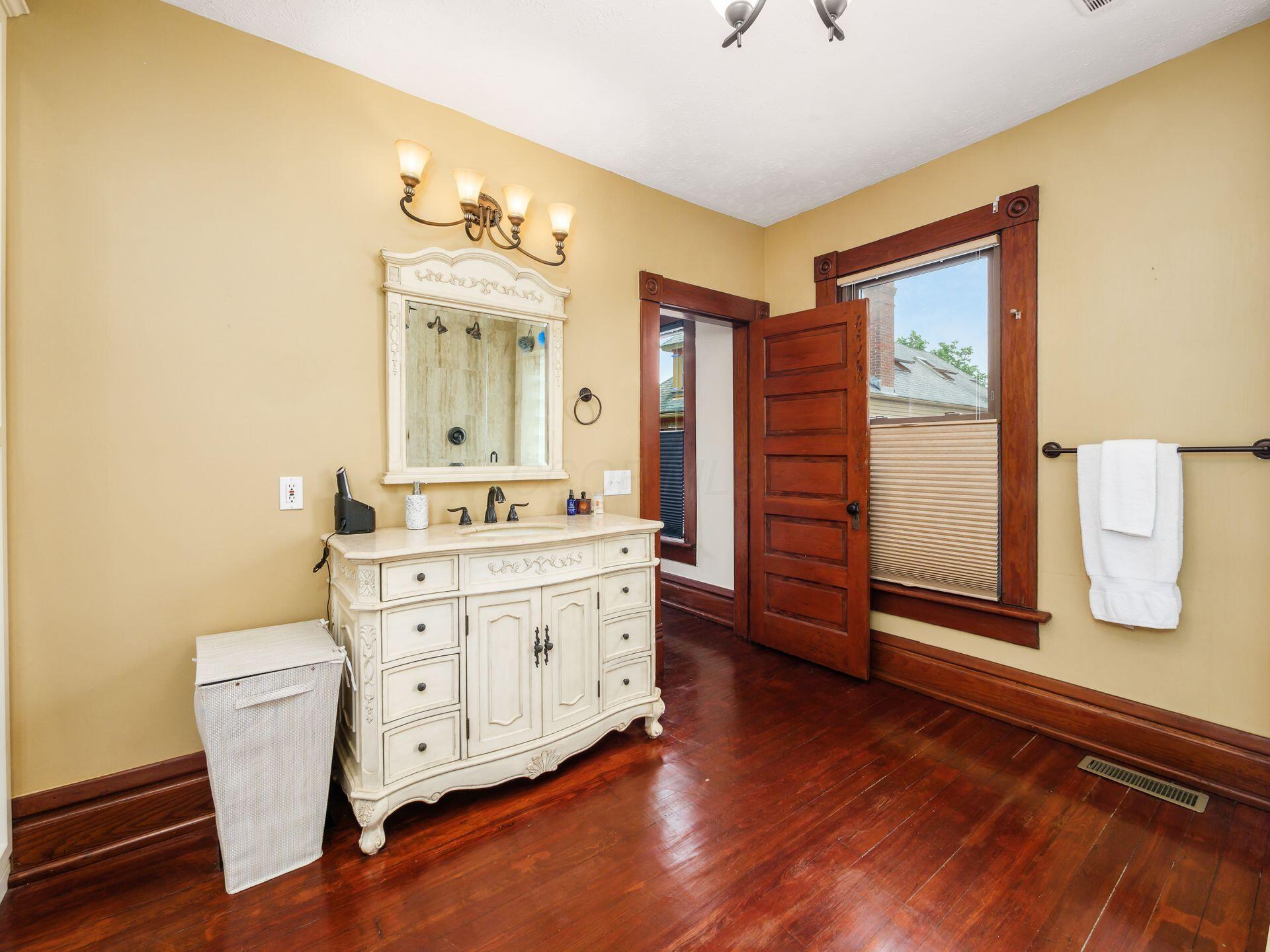 Columbus, Ohio, 43201, United States, 3 Bedrooms Bedrooms, ,4 BathroomsBathrooms,Residential,For Sale,1858166