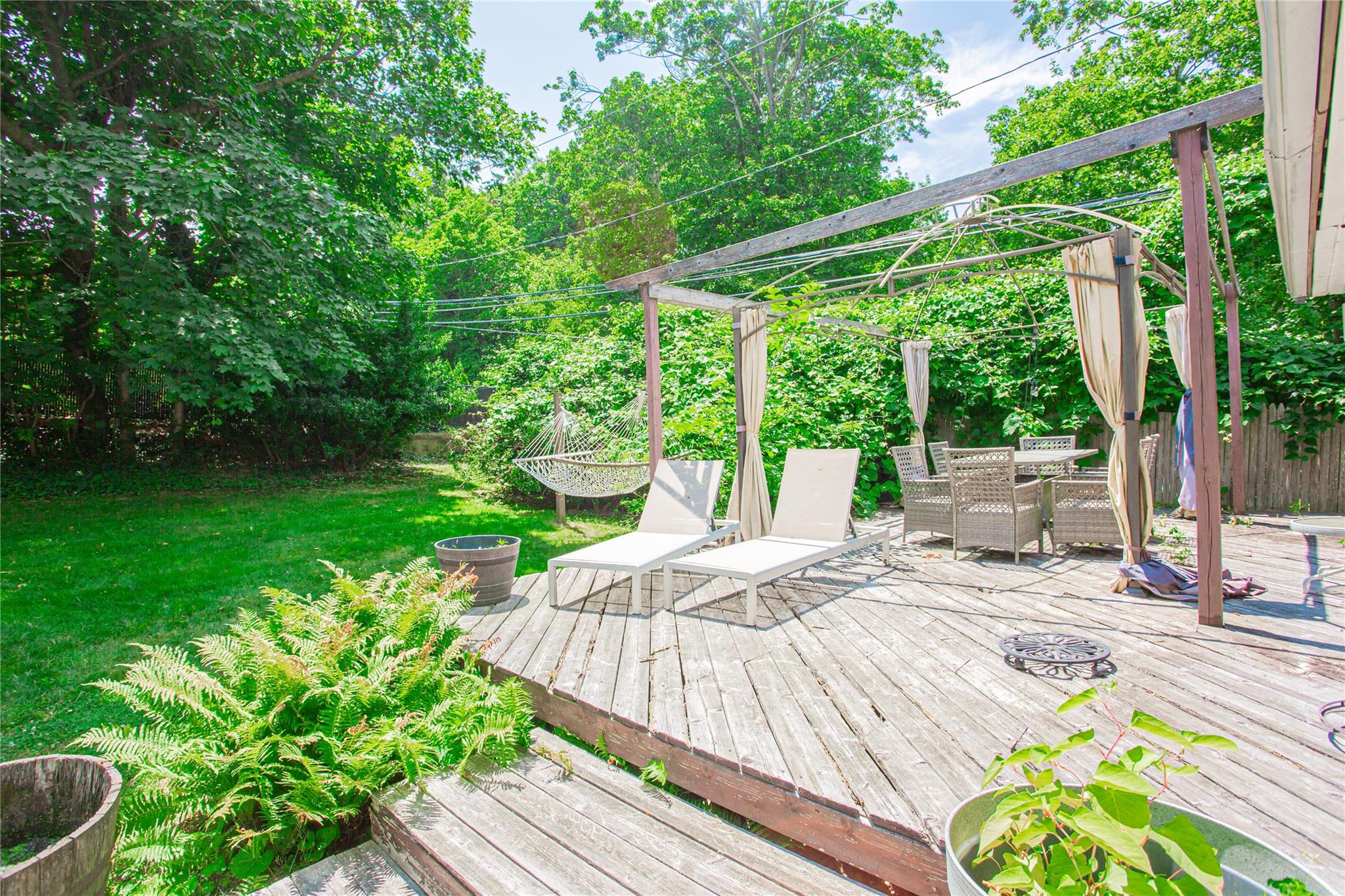 Huntington, New York, 11743, United States, 2 Bedrooms Bedrooms, ,2 BathroomsBathrooms,Residential,For Sale,1847345