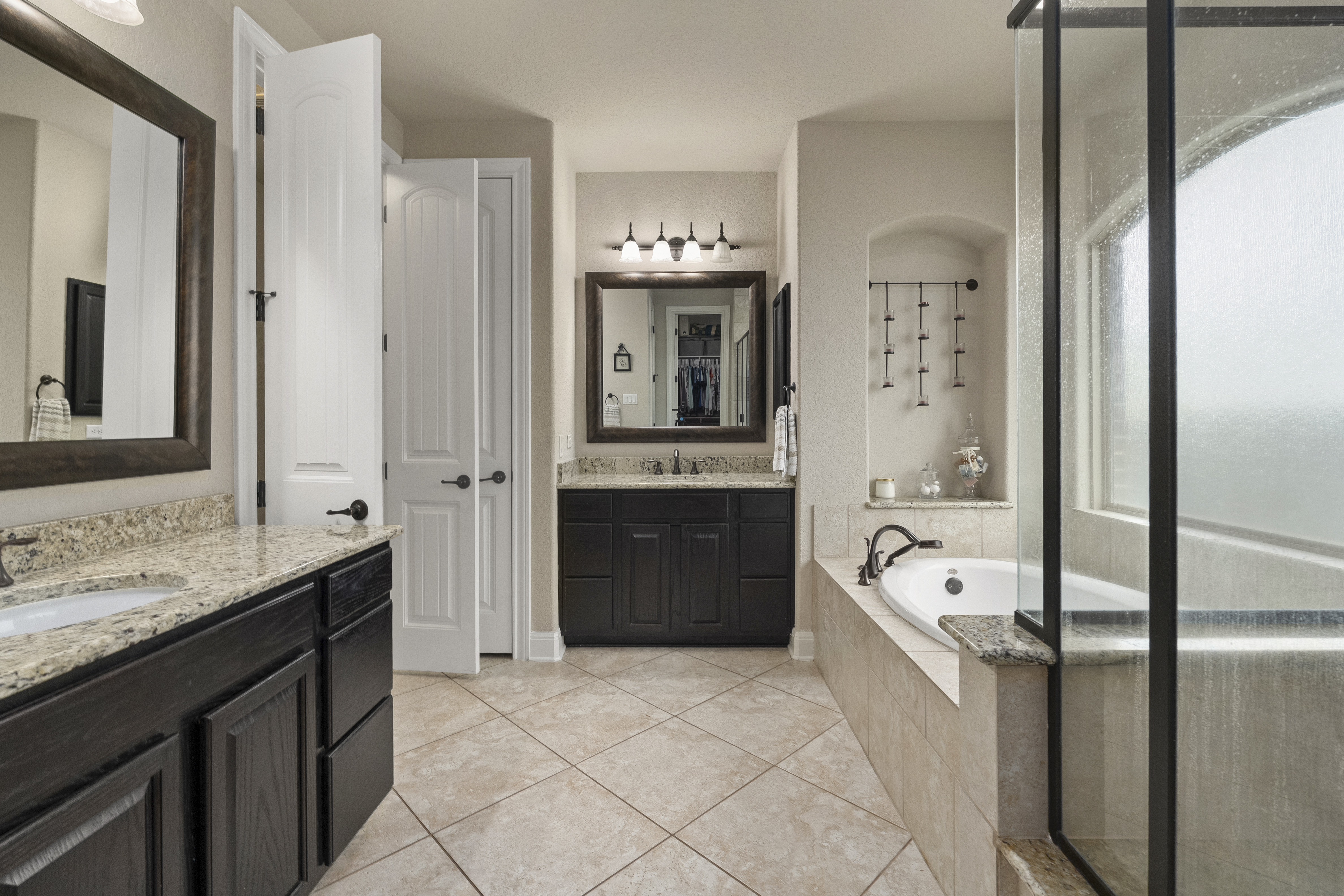  Thoughtfully Designed with Exceptional Floor Plan - 物件實景