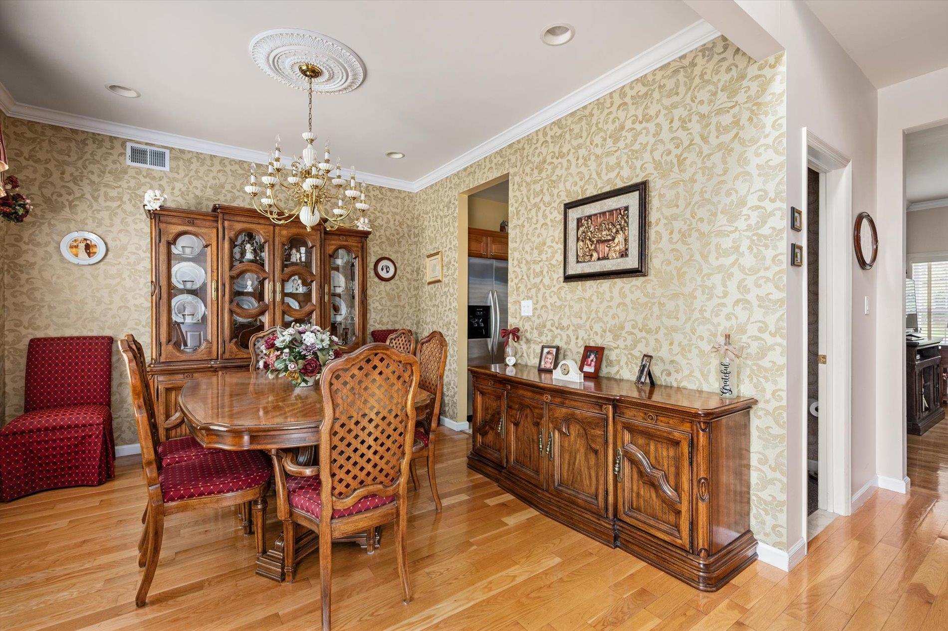 Kings Park, New York, 11754, United States, 3 Bedrooms Bedrooms, ,3 BathroomsBathrooms,Residential,For Sale,1827853
