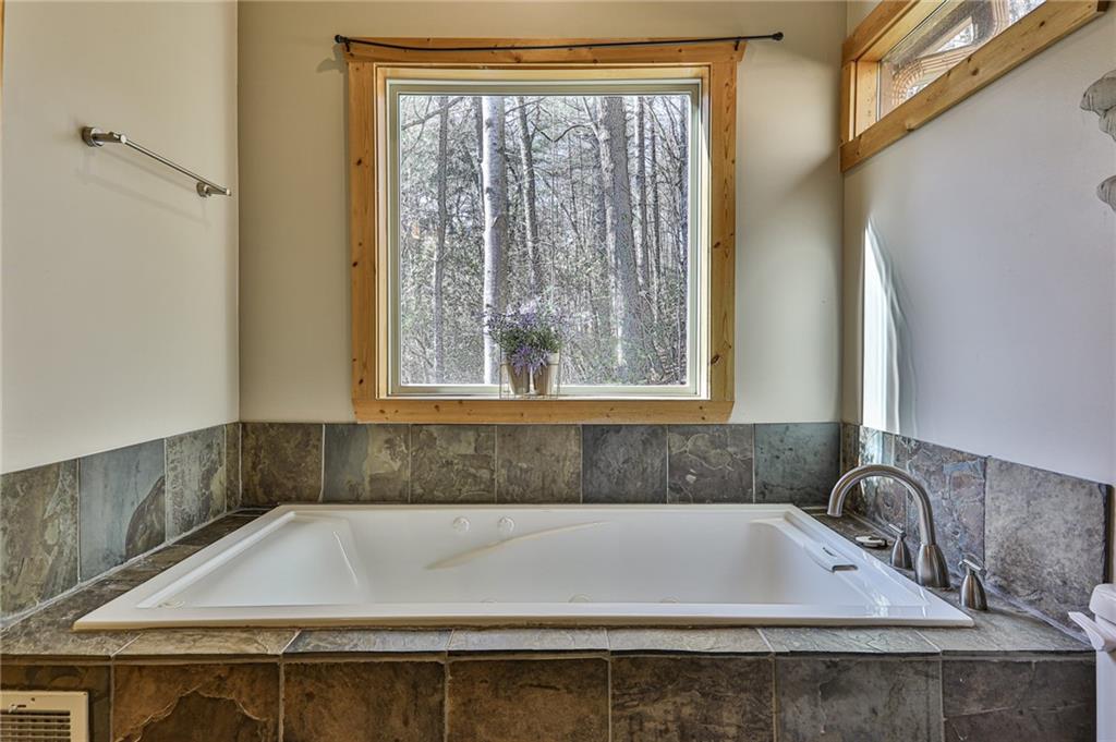 Ellijay, Georgia, 30540, United States, 3 Bedrooms Bedrooms, ,3 BathroomsBathrooms,Residential,For Sale,1923913