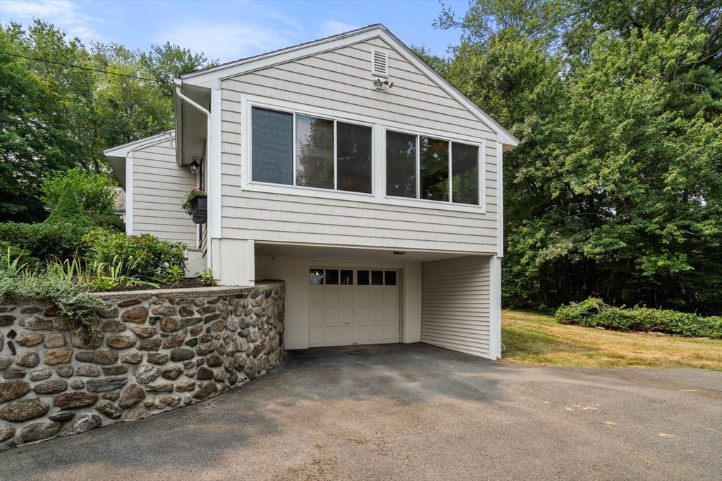 Chelmsford, Massachusetts, 01824, United States, 3 Bedrooms Bedrooms, ,2 BathroomsBathrooms,Residential,For Sale,1927111