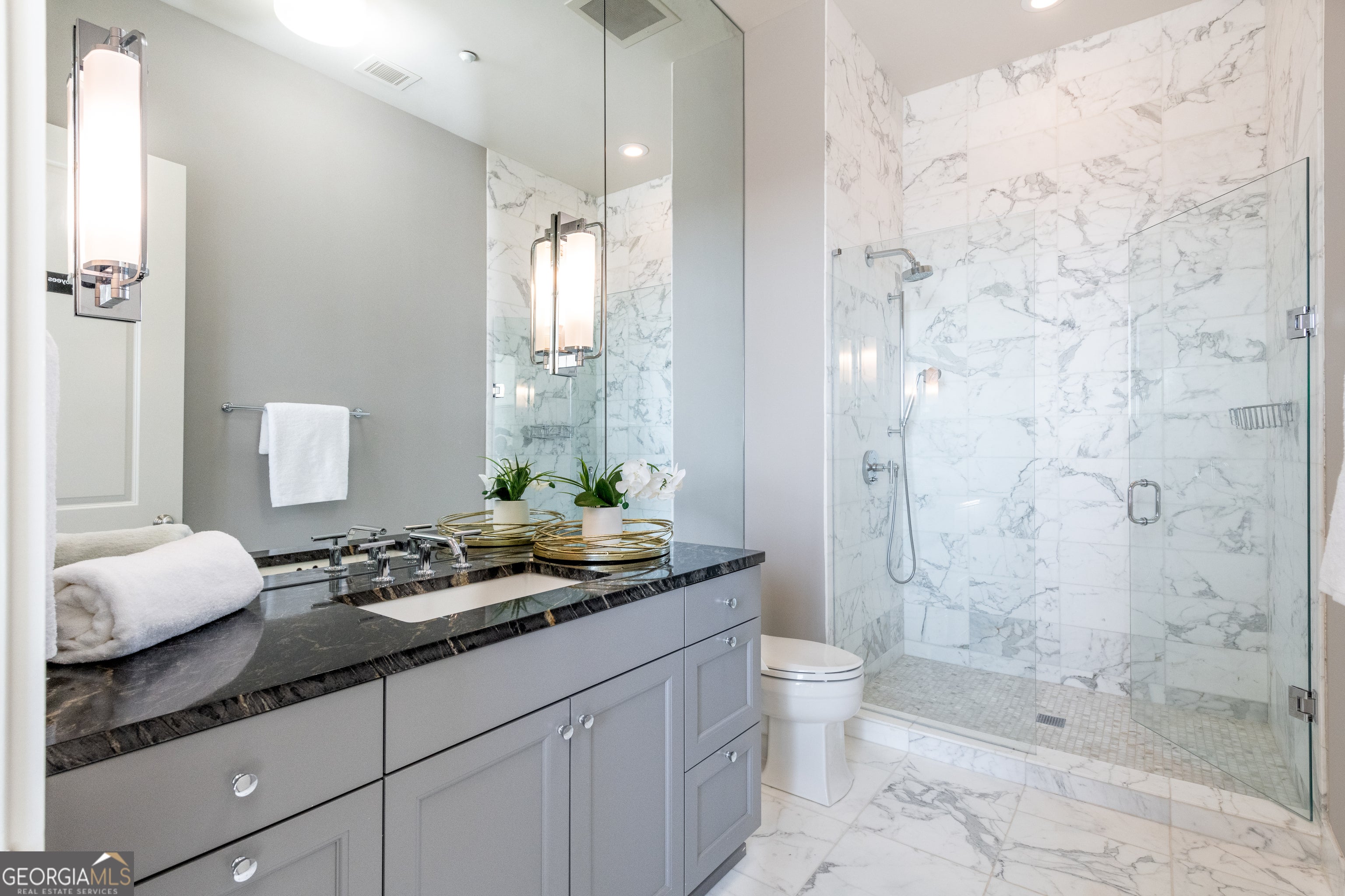Atlanta, Georgia, 30326, United States, 3 Bedrooms Bedrooms, ,4 BathroomsBathrooms,Residential,For Sale,1858951