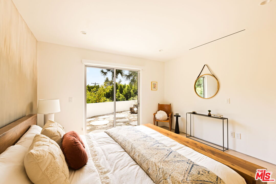 Los Angeles, California, 90046, United States, 4 Bedrooms Bedrooms, ,4 BathroomsBathrooms,Residential,For Sale,1912038