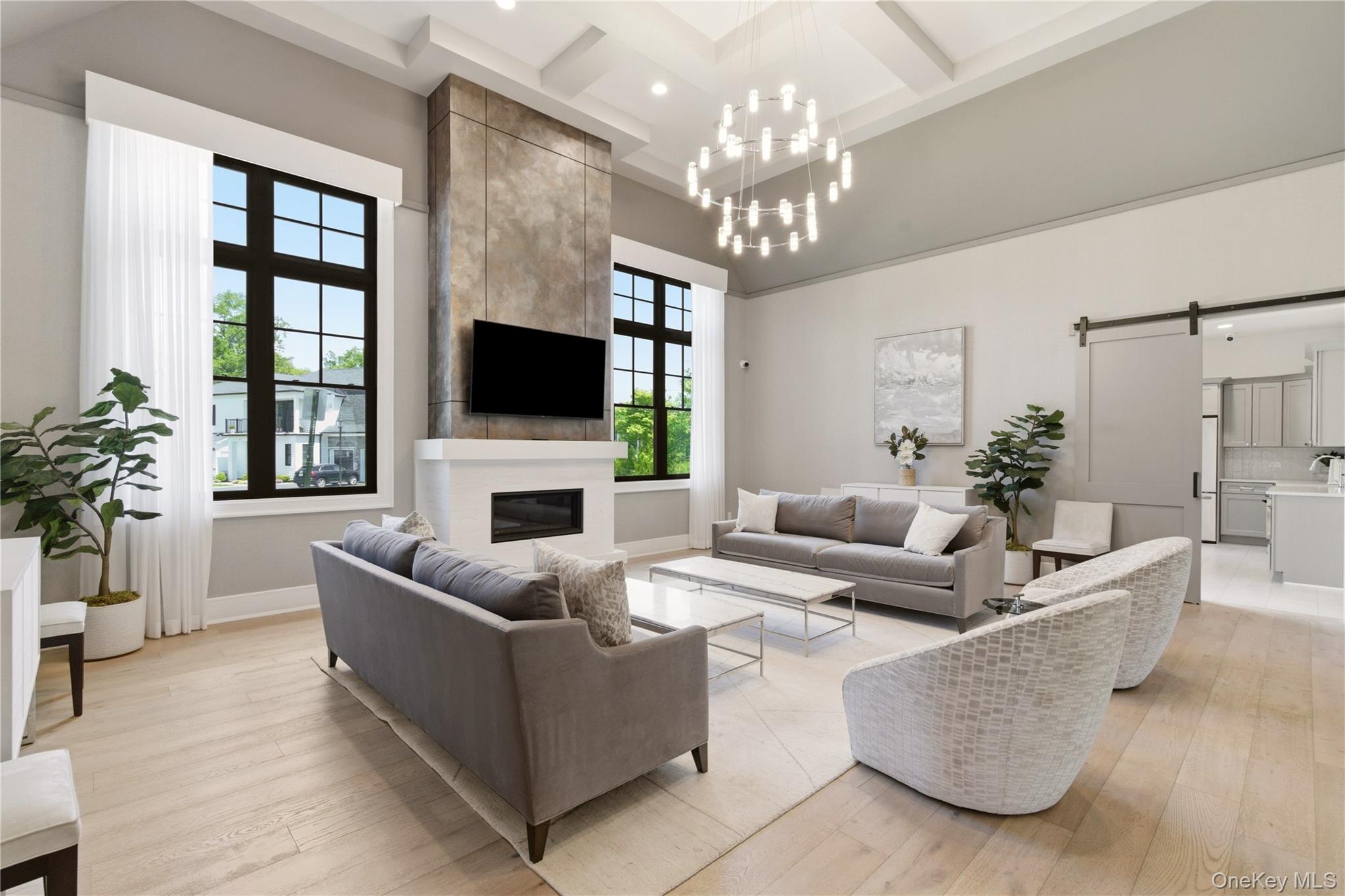  102 Three Ponds Lane E, Woodbury, NY, 11797 - 物件實景