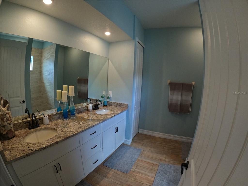 Sarasota, Florida, 34243, United States, 4 Bedrooms Bedrooms, ,3 BathroomsBathrooms,Residential,For Sale,1874918