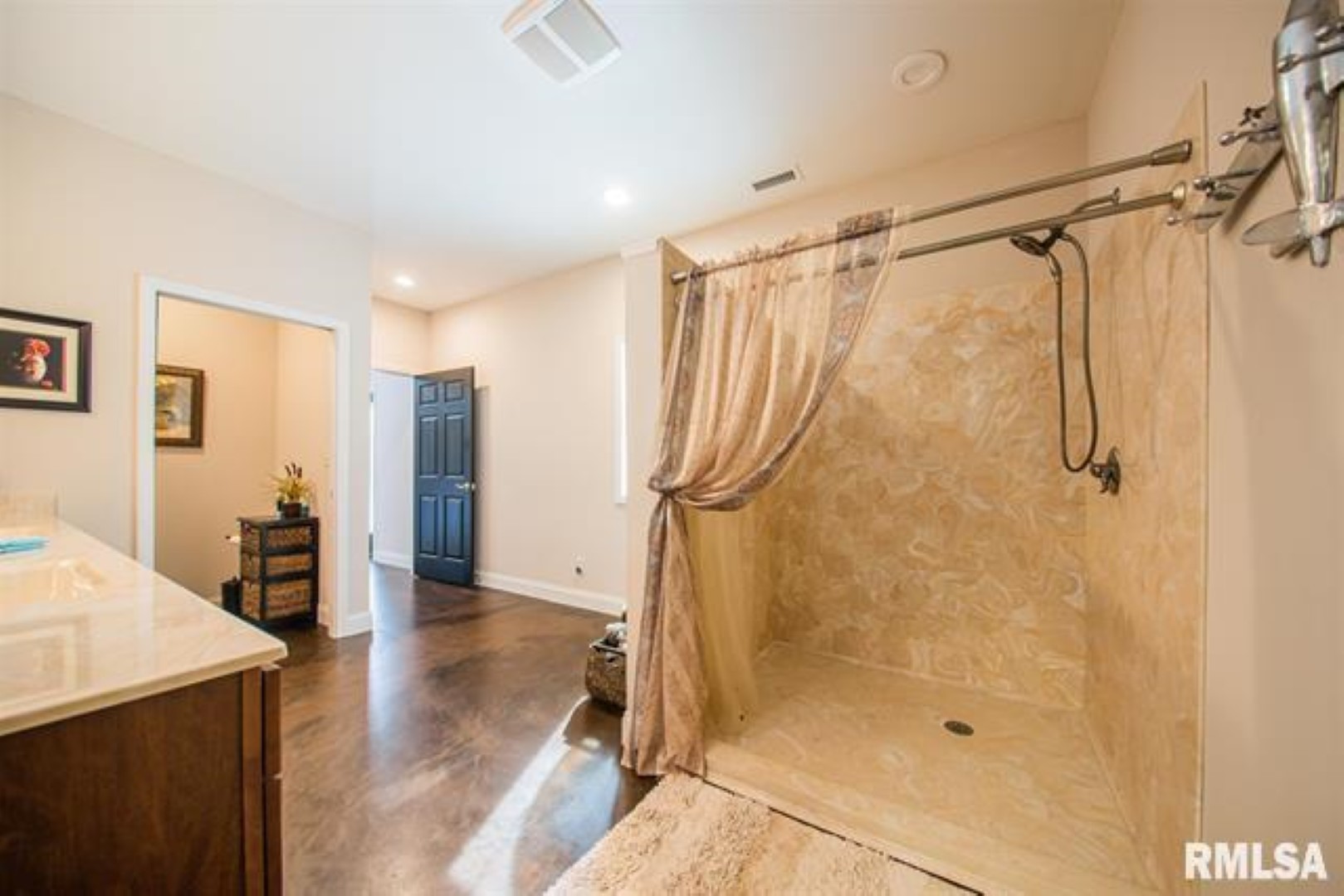 Cobden, Illinois, 62920, United States, 2 Bedrooms Bedrooms, ,2 BathroomsBathrooms,Residential,For Sale,2009270