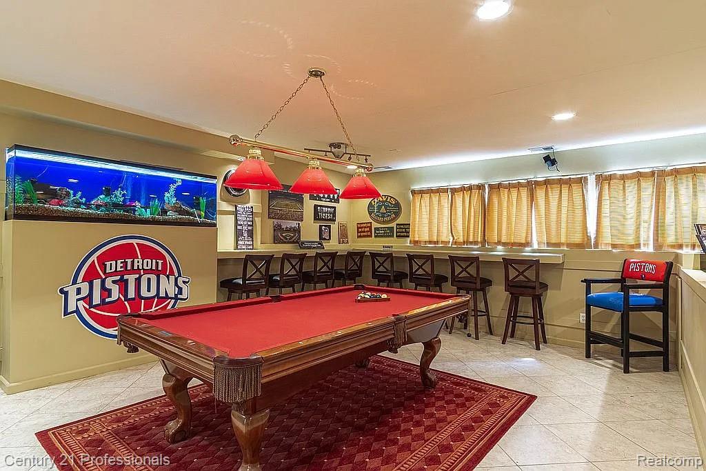 OrchardLake, Michigan, 48323, United States, 5 Bedrooms Bedrooms, ,5 BathroomsBathrooms,Residential,For Sale,1980200