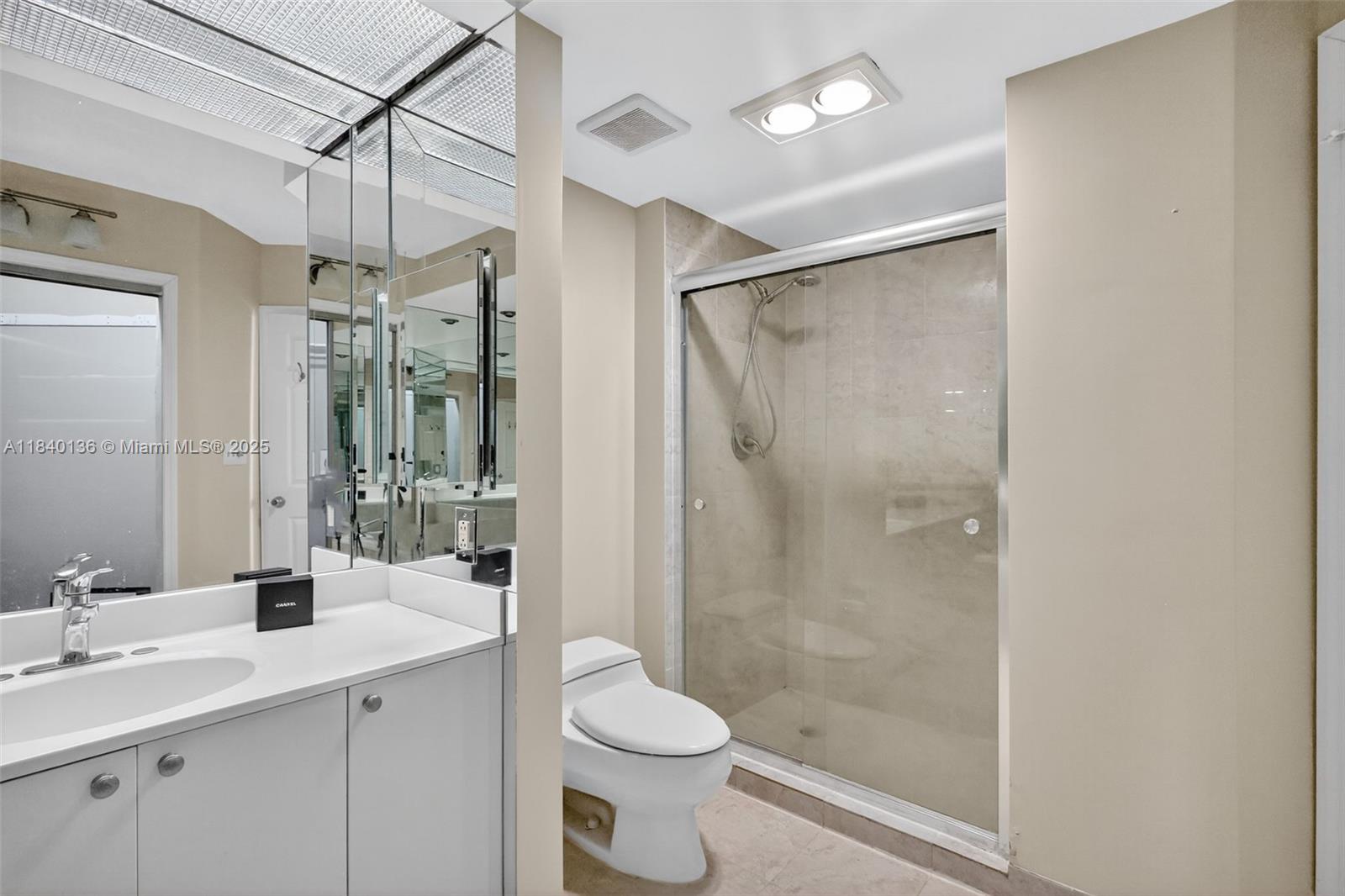 Aventura, Florida, 33180, United States, 2 Bedrooms Bedrooms, ,2 BathroomsBathrooms,Residential,For Sale,1898745