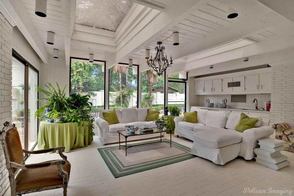 Shreveport, Louisiana, 71106, United States, 5 Bedrooms Bedrooms, ,3 BathroomsBathrooms,Residential,For Sale,1804605