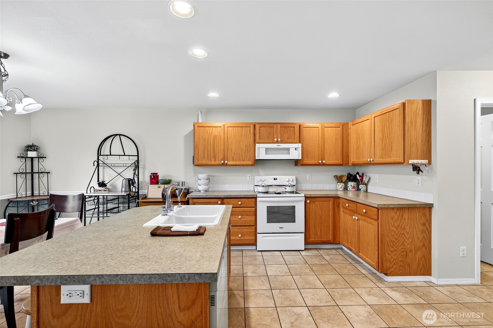 Tacoma, Washington, 98446, United States, 3 Bedrooms Bedrooms, ,3 BathroomsBathrooms,Residential,For Sale,1995150