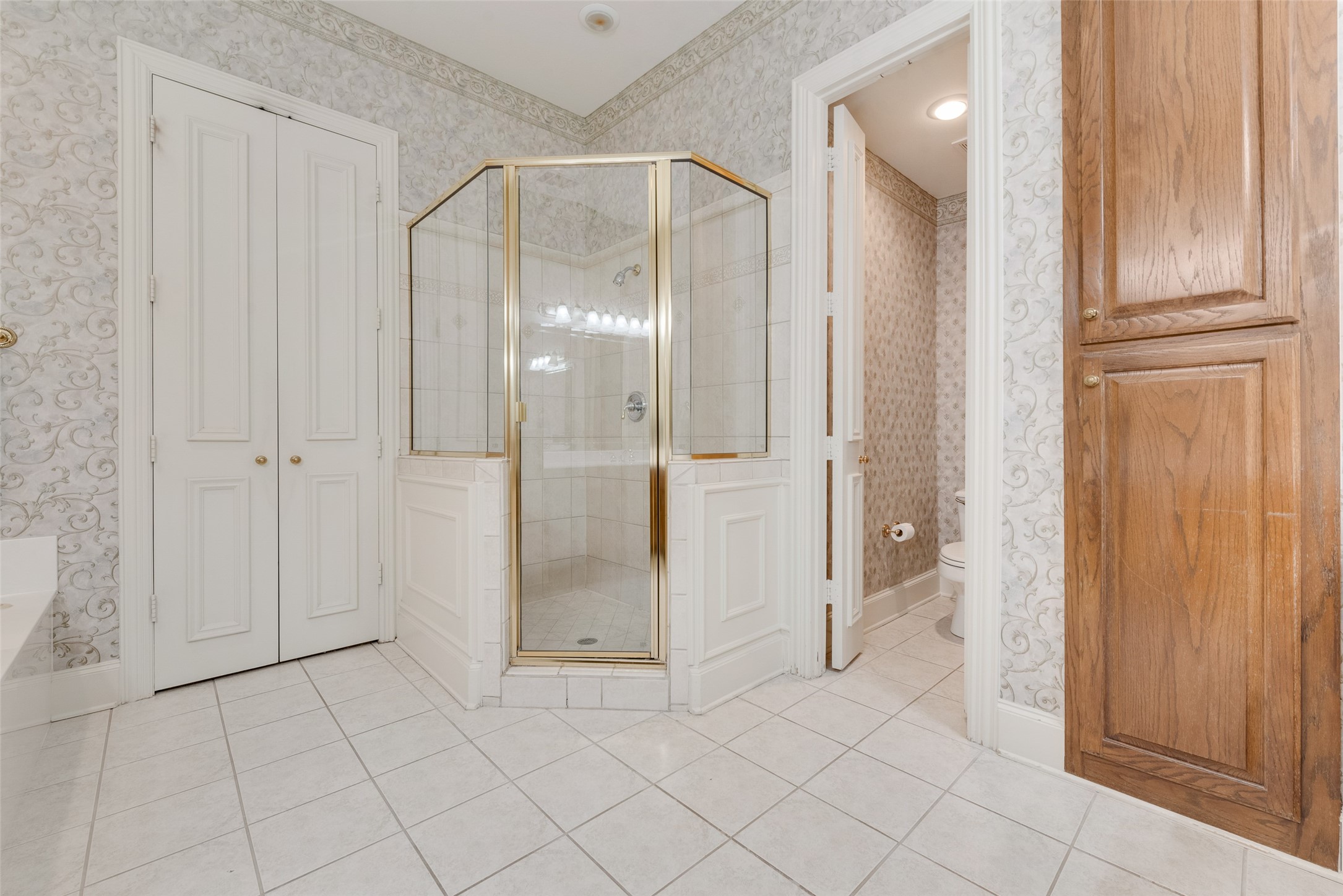 Heath, Texas, 75032, United States, 5 Bedrooms Bedrooms, ,4 BathroomsBathrooms,Residential,For Sale,1847303