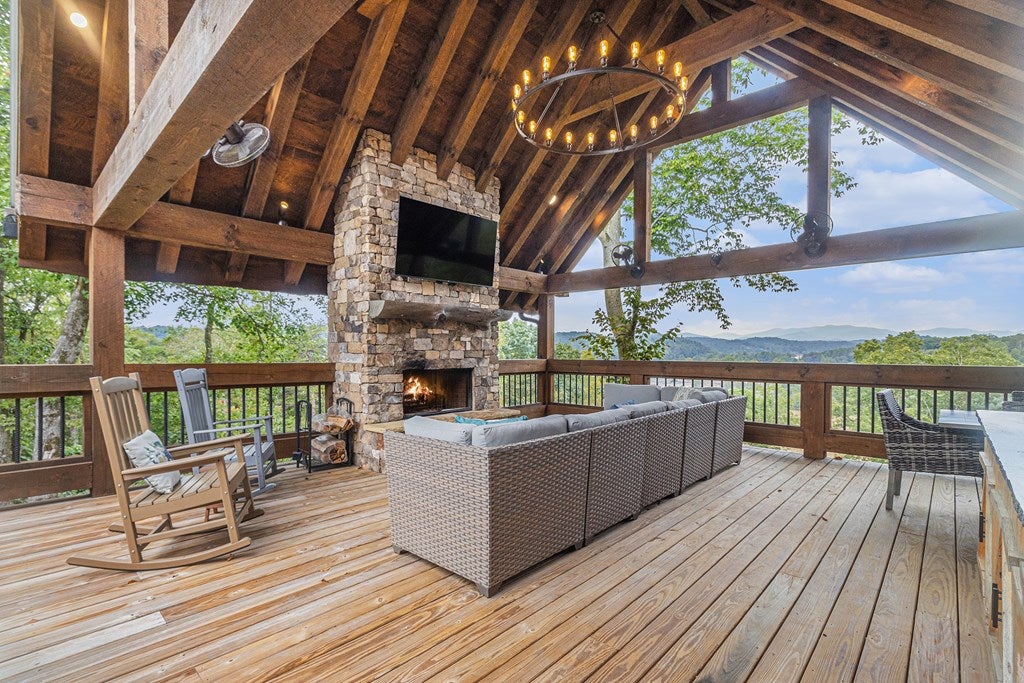 Ellijay, Georgia, 30540, United States, 5 Bedrooms Bedrooms, ,5 BathroomsBathrooms,Residential,For Sale,1952565