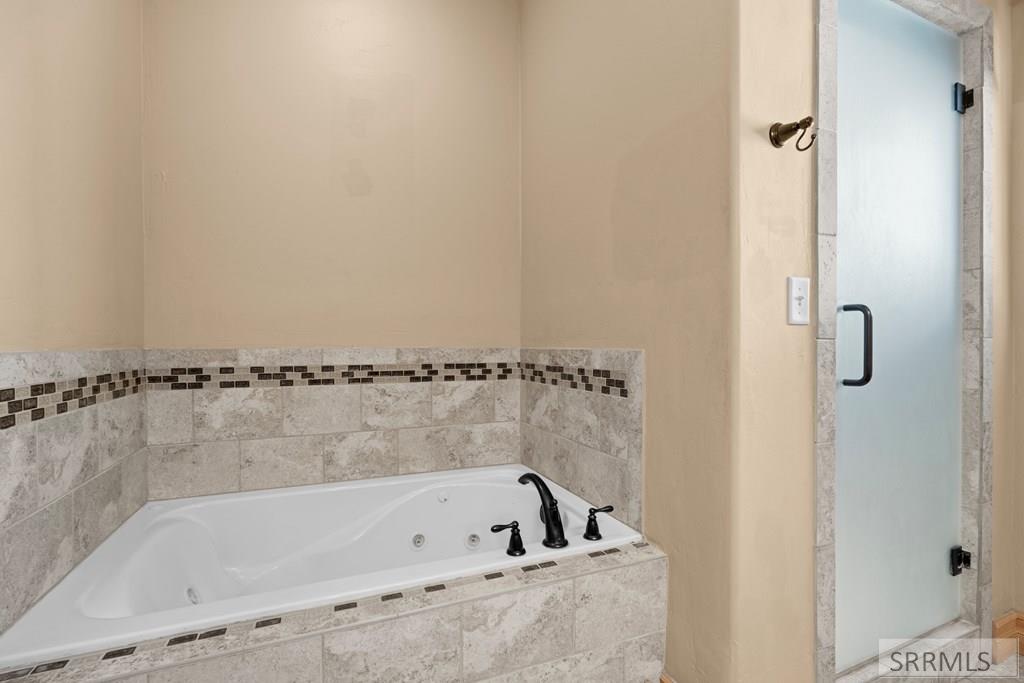 IDAHO FALLS, Idaho, 83401, United States, 6 Bedrooms Bedrooms, ,3 BathroomsBathrooms,Residential,For Sale,2006339