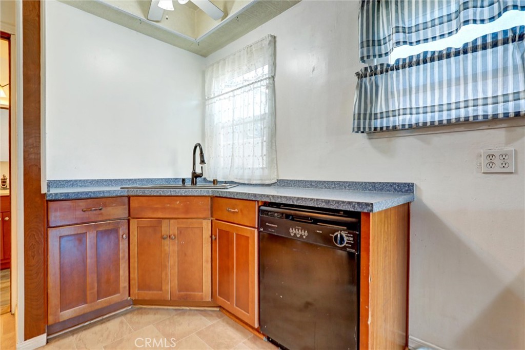 Lakewood, California, 90713, United States, 2 Bedrooms Bedrooms, ,1 BathroomBathrooms,Residential,For Sale,1943590