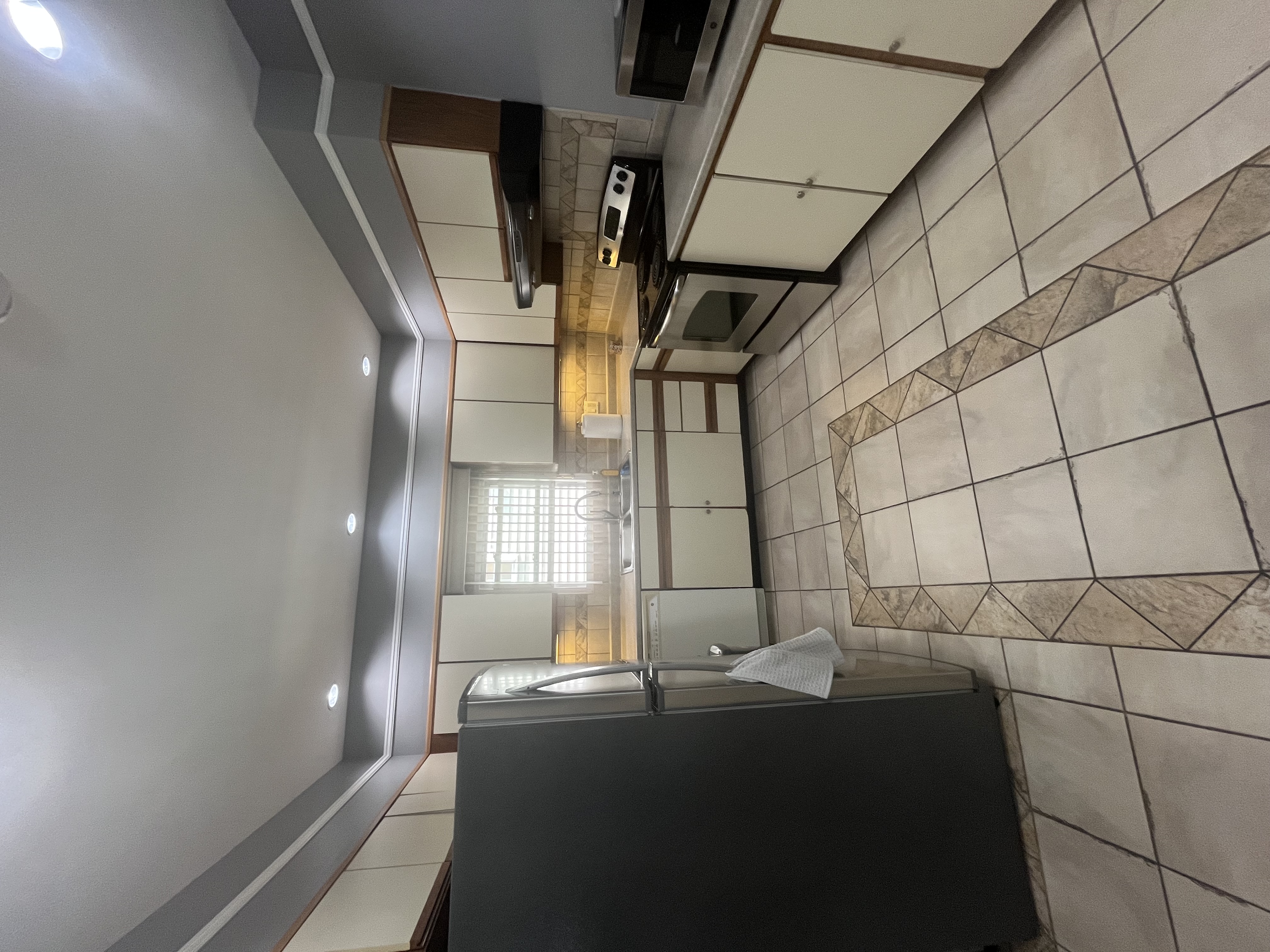 Bronx, New York, 10475, United States, 3 Bedrooms Bedrooms, ,2 BathroomsBathrooms,Residential,For Sale,1974345