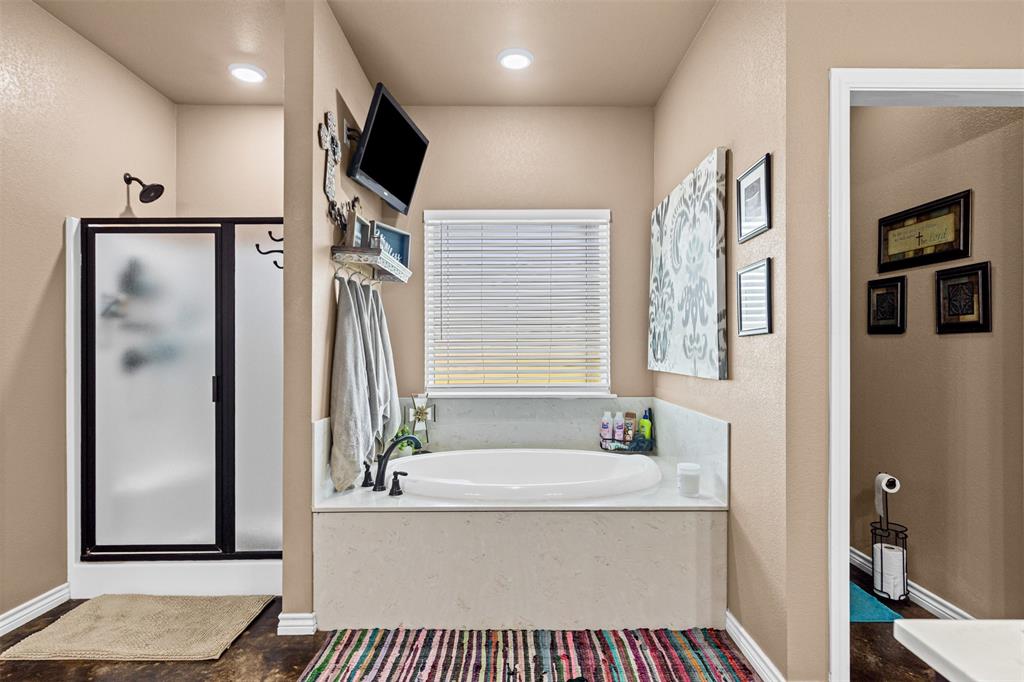 Covington, Texas, 76636, United States, 4 Bedrooms Bedrooms, ,2 BathroomsBathrooms,Residential,For Sale,1847211