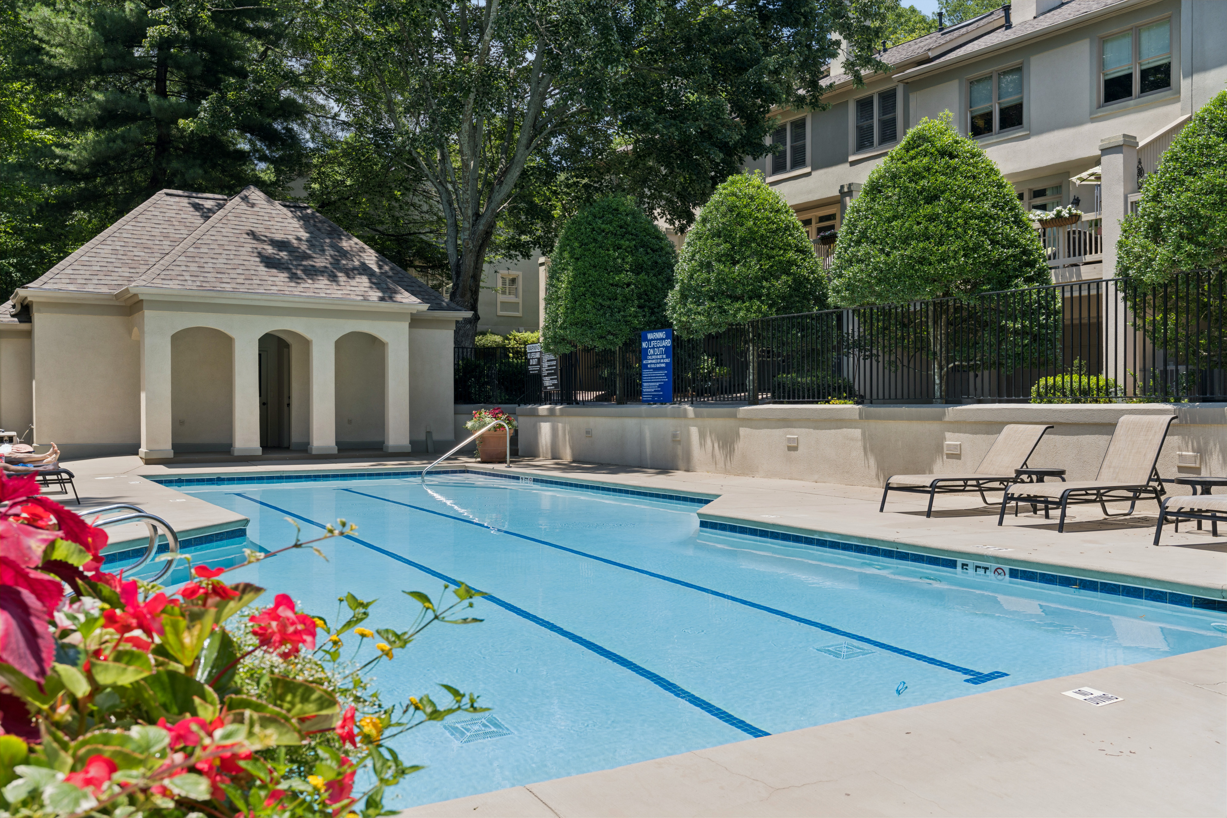  Carefully Curated End Unit Townhome in the Heart of Brookhaven - 物件實景