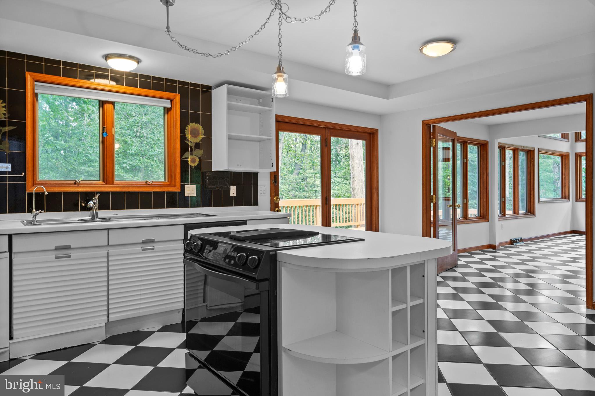 La Plata, Maryland, 20646, United States, 5 Bedrooms Bedrooms, ,4 BathroomsBathrooms,Residential,For Sale,1928558