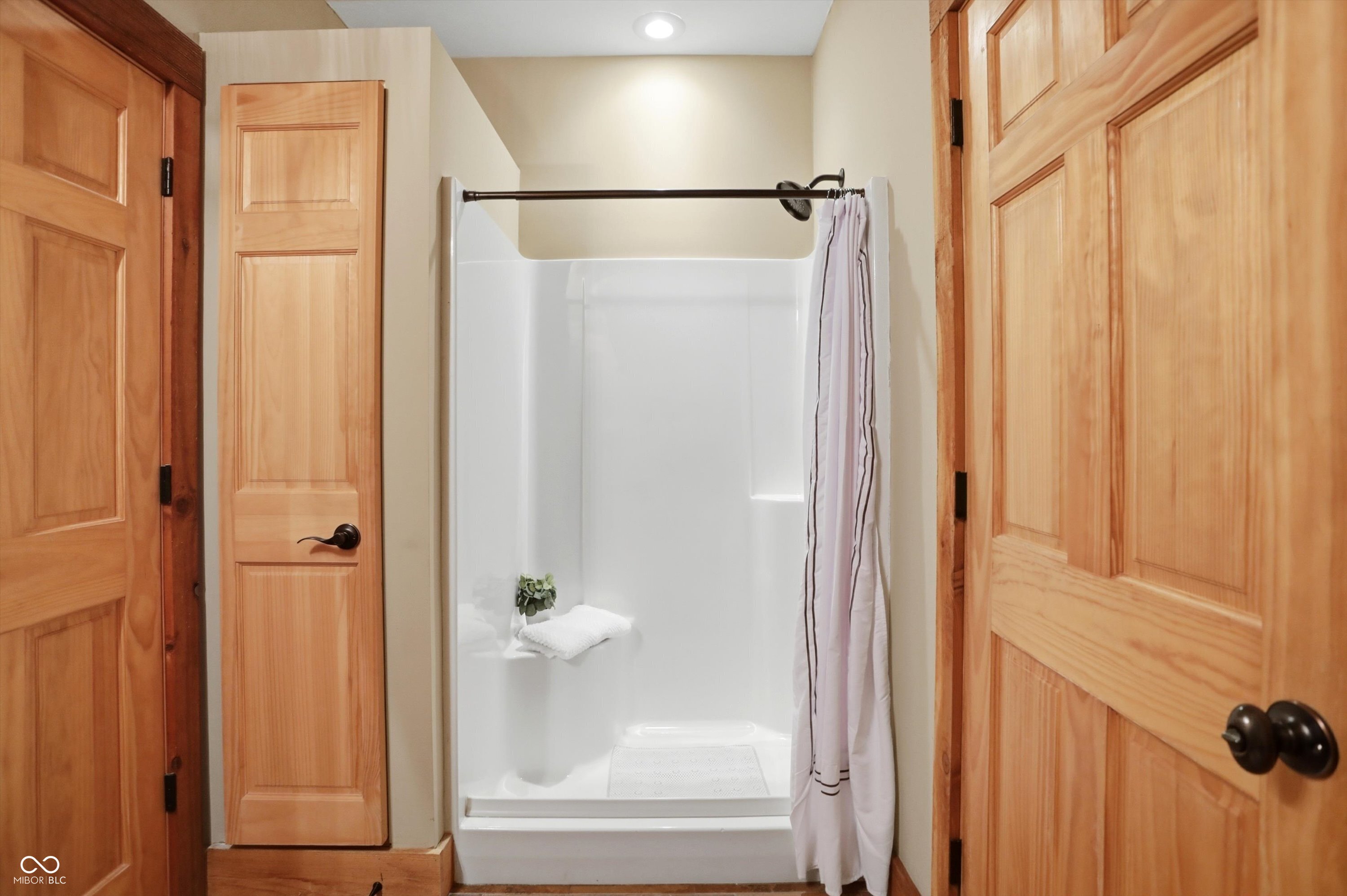 Unionville, Indiana, 47468, United States, 5 Bedrooms Bedrooms, ,5 BathroomsBathrooms,Residential,For Sale,1975333