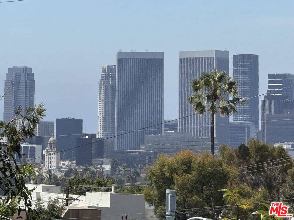 West Hollywood, California, 90069, United States, 2 Bedrooms Bedrooms, ,2 BathroomsBathrooms,Residential,For Sale,1819033