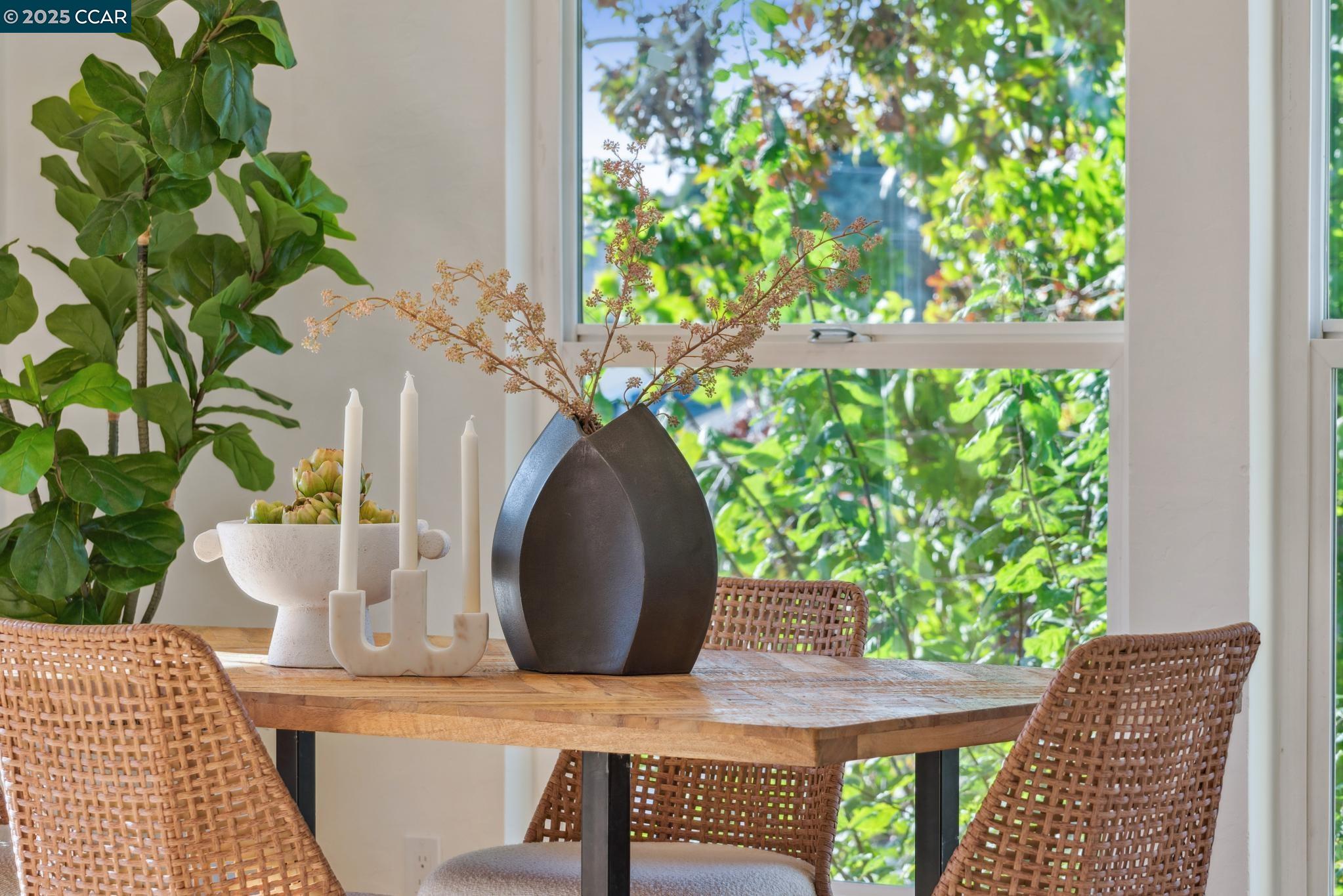 Oakland, California, 94610, United States, 2 Bedrooms Bedrooms, ,2 BathroomsBathrooms,Residential,For Sale,1984718