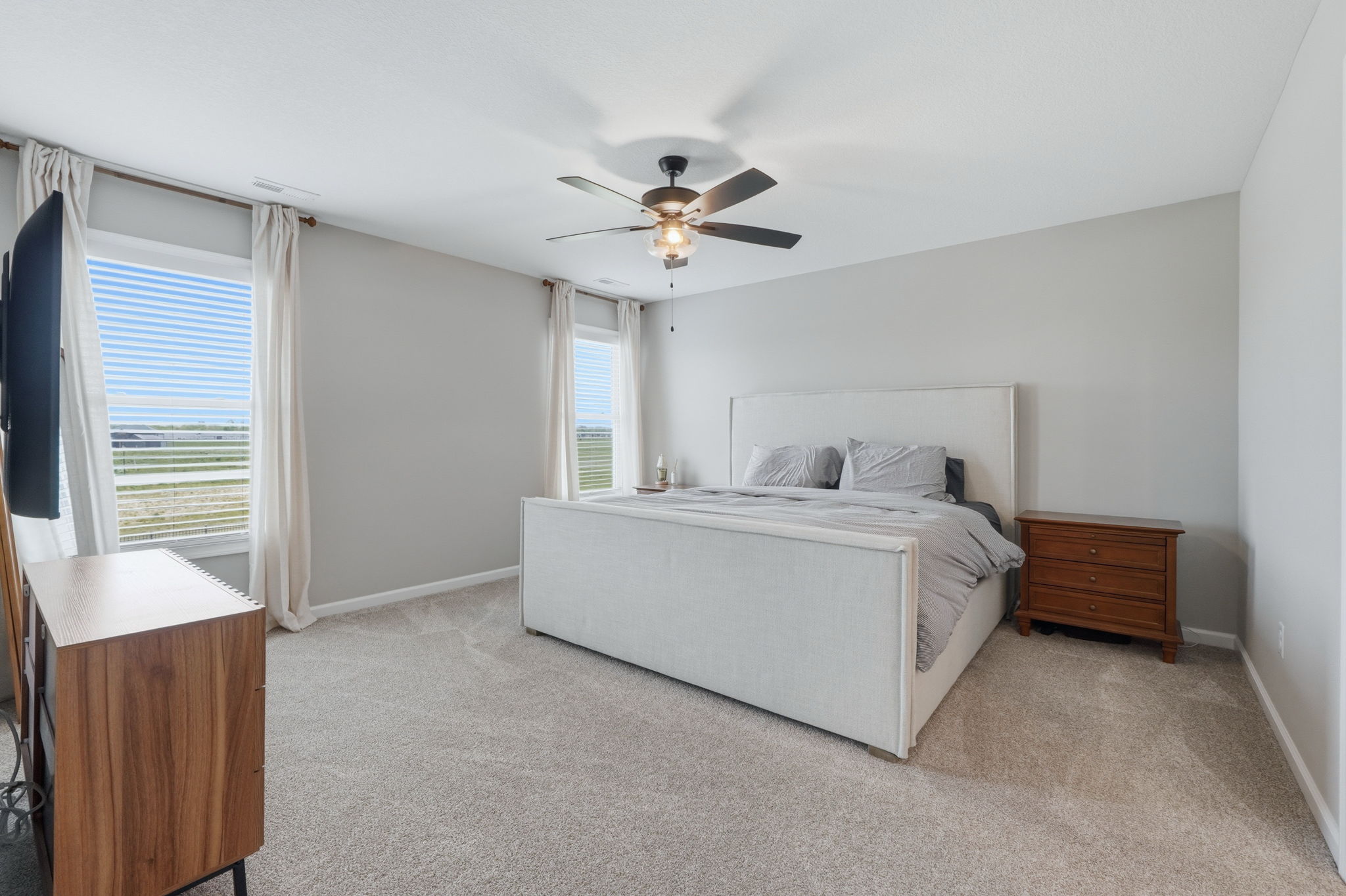  Move-in Four Bedroom Home Loaded with Upgrades - 物件實景