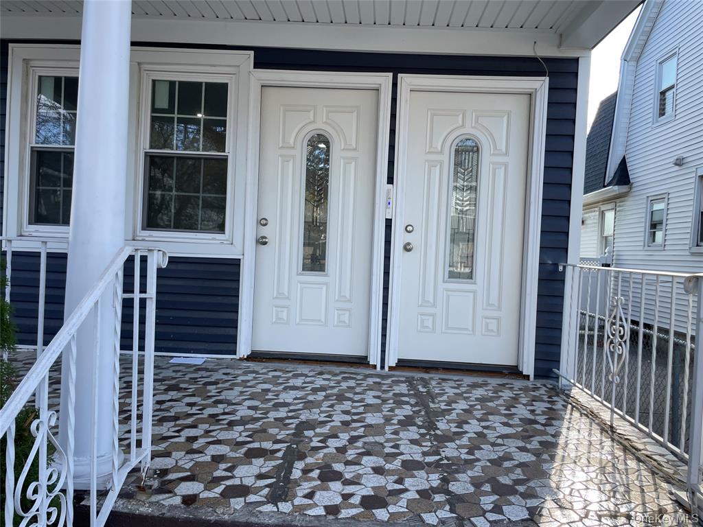 Ozone Park, New York, 11420, United States, 6 Bedrooms Bedrooms, ,3 BathroomsBathrooms,Residential,For Sale,1990391