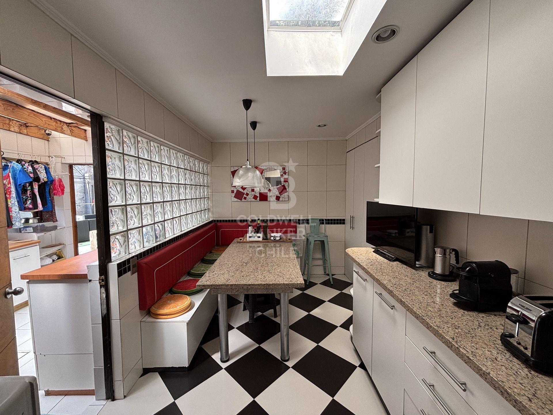 Las Condes, Chile, 5 Bedrooms Bedrooms, ,4 BathroomsBathrooms,Residential,For Sale,1751302