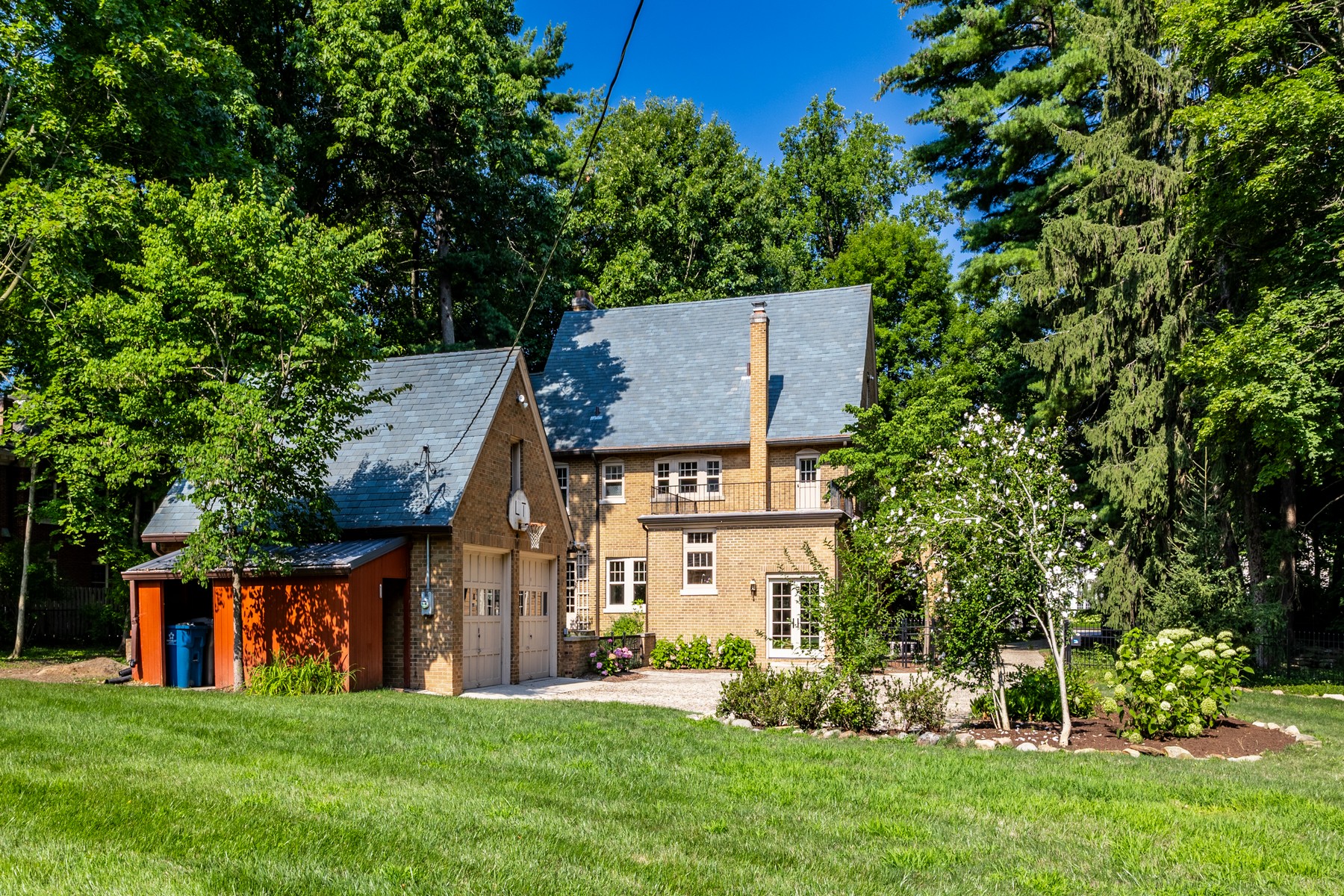  Gated English Tudor Home on One of the Most Desirable Blocks in Meridian Kessler - 物件實景