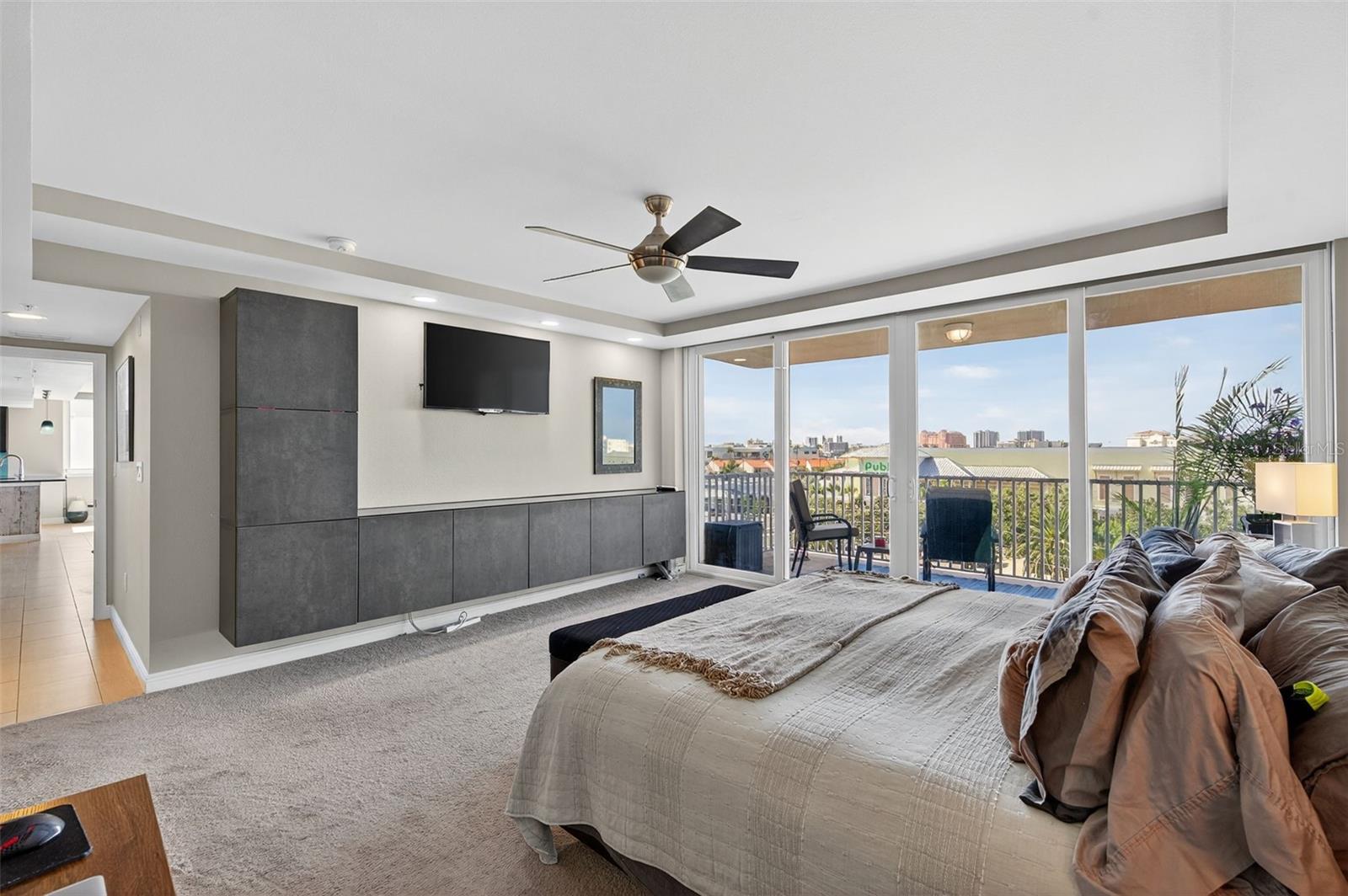 CLEARWATER BEACH, Florida, 33767, United States, 2 Bedrooms Bedrooms, ,2 BathroomsBathrooms,Residential,For Sale,1998949