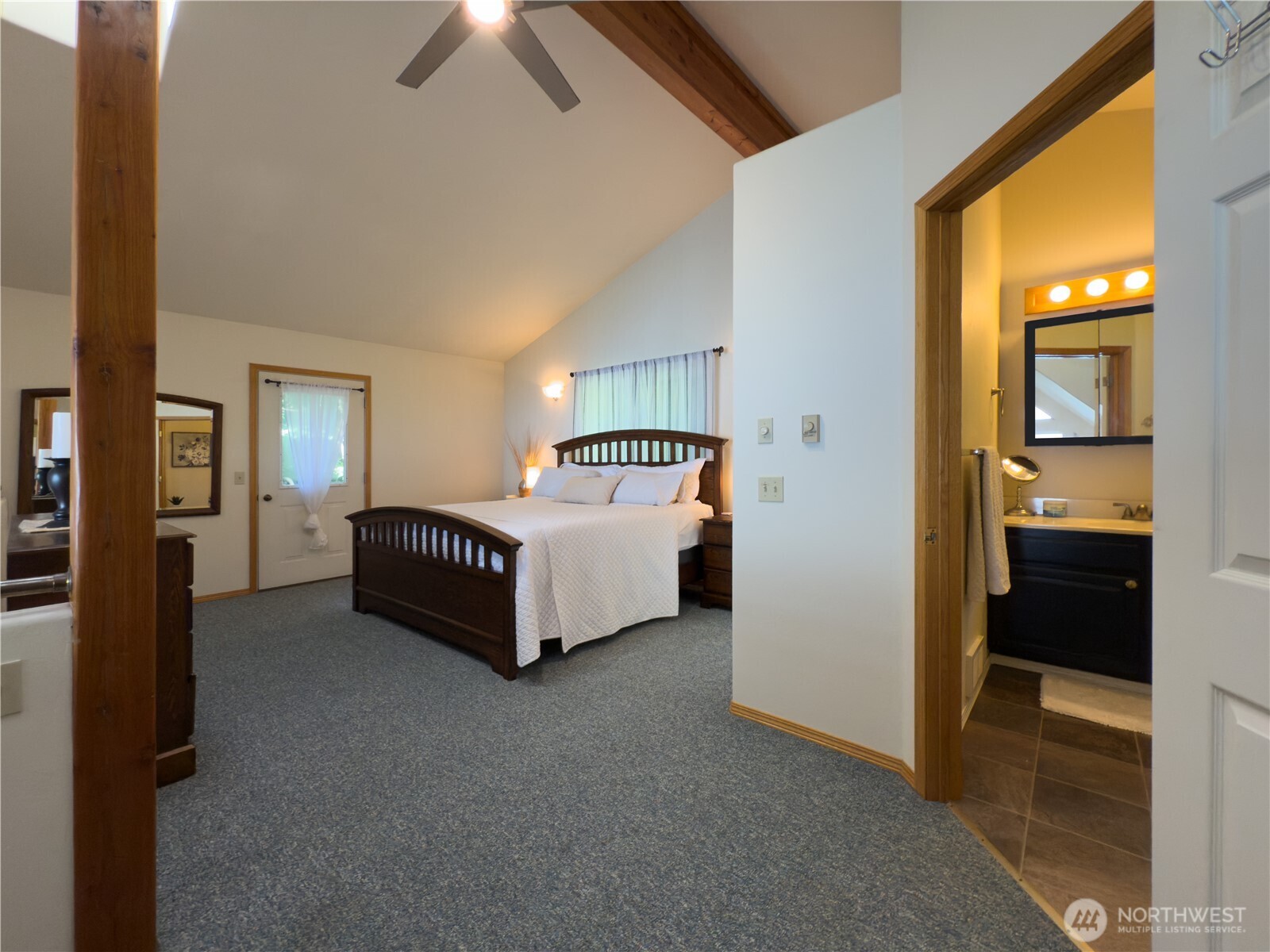 Hat Island, Washington, 98206, United States, 4 Bedrooms Bedrooms, ,2 BathroomsBathrooms,Residential,For Sale,1978388