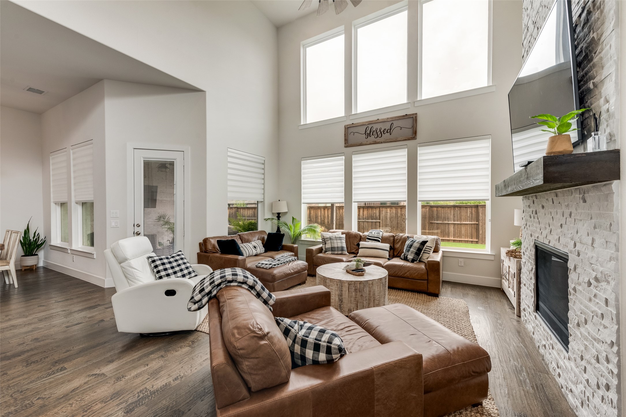 Prosper, Texas, 75078, United States, 5 Bedrooms Bedrooms, ,6 BathroomsBathrooms,Residential,For Sale,1856365