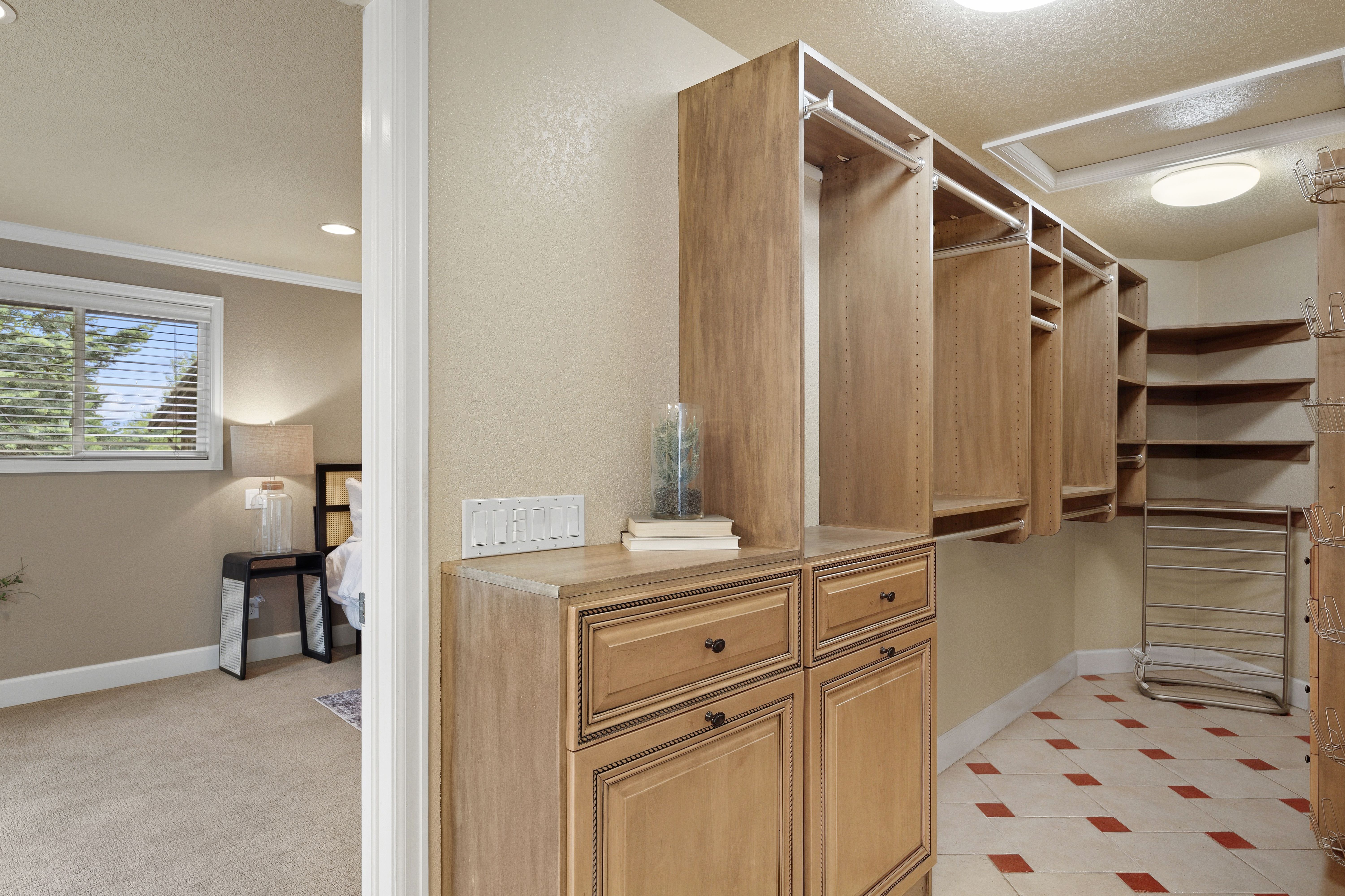  Beautifully Updated Home On Cul-De-Sac In Desirable Heritage Place Neighborhood - 物件實景