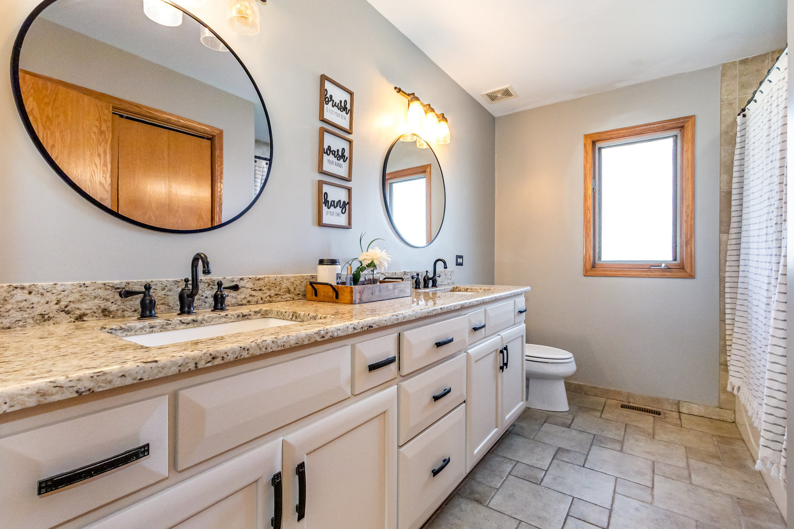 Frankfort, Illinois, 60423, United States, 4 Bedrooms Bedrooms, ,3 BathroomsBathrooms,Residential,For Sale,1985651