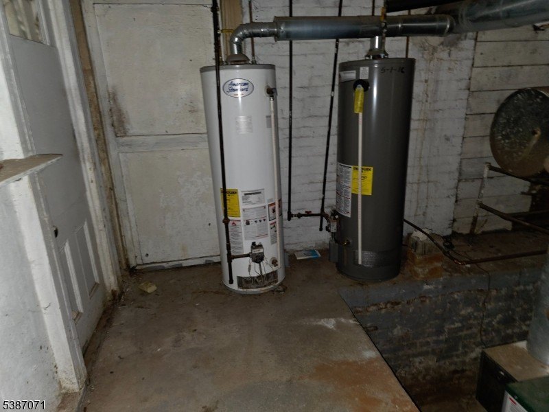 Newark City, New Jersey, 07104-1530, United States, 8 Bedrooms Bedrooms, ,5 BathroomsBathrooms,Residential,For Sale,1977371