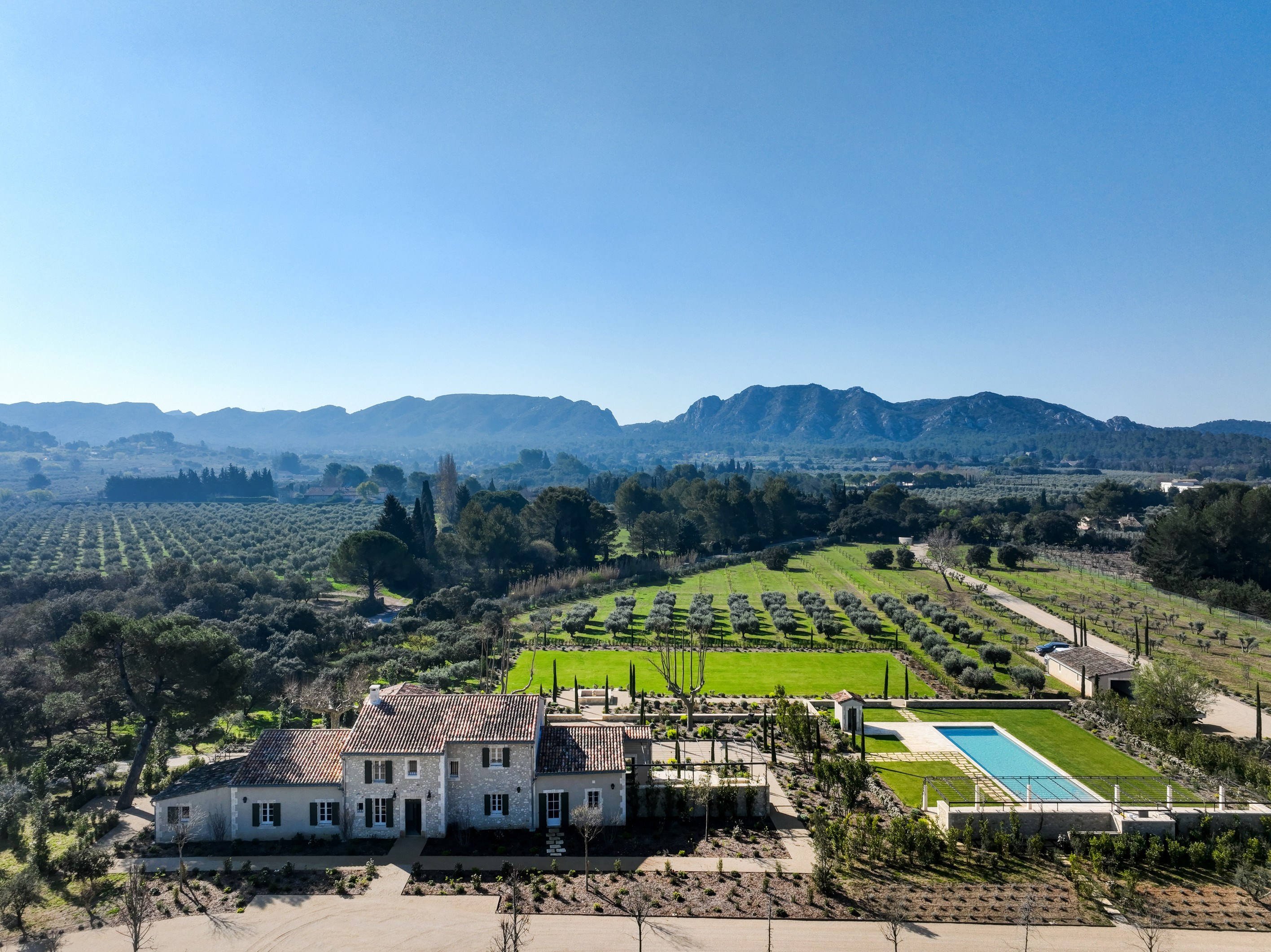  Renovated stone farmhouse with stunning views of the Alpilles, tennis court and… - 物件實景