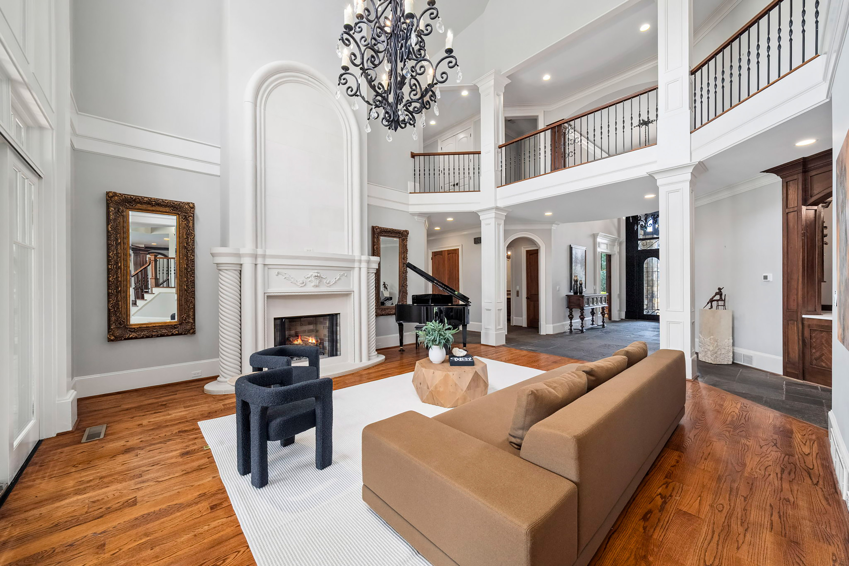  Extraordinary European Manor on Picturesque Cul-de-sac with Lake and Golf Views - 物件實景