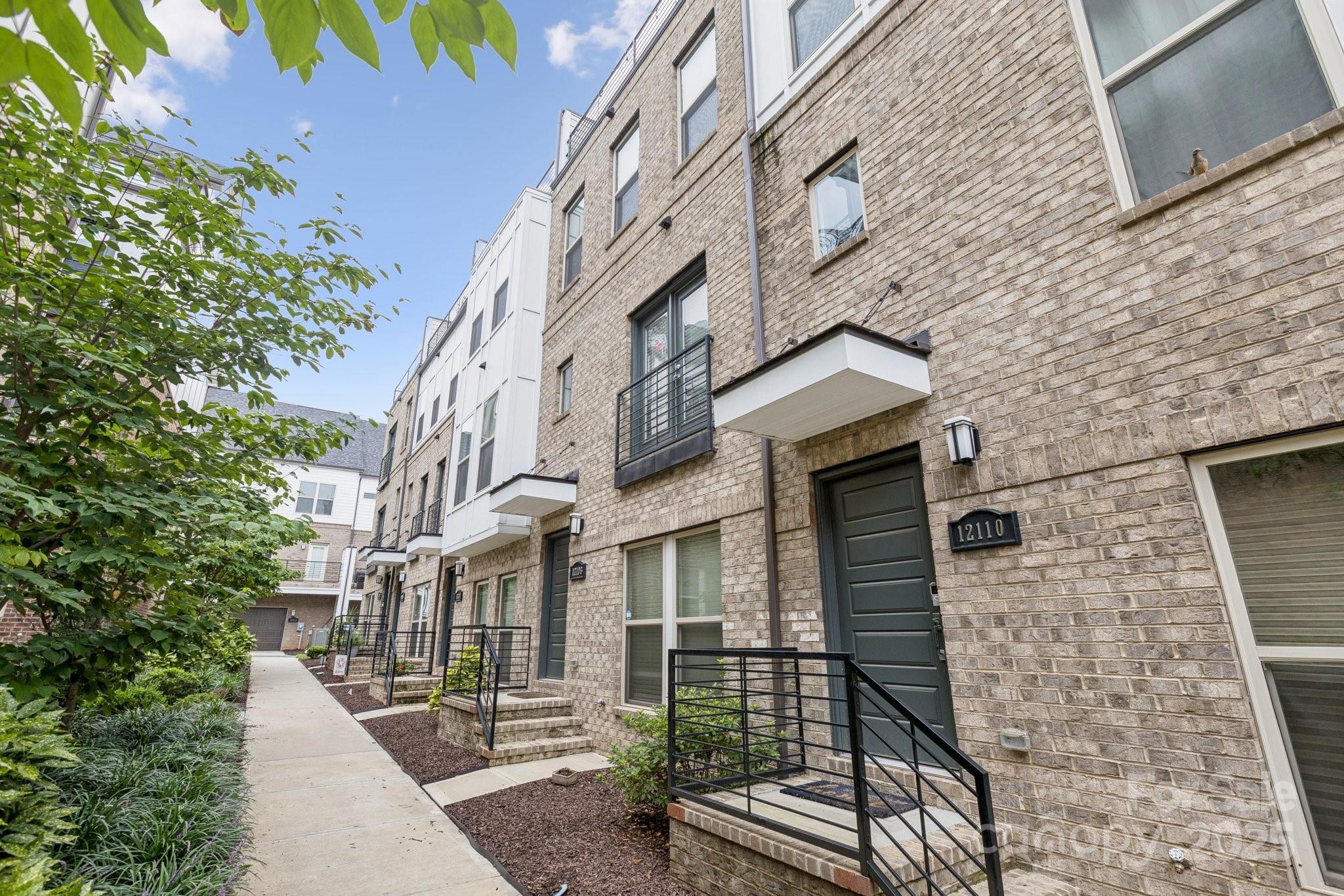 Charlotte, North Carolina, 28204, United States, 3 Bedrooms Bedrooms, ,4 BathroomsBathrooms,Residential,For Sale,1958271