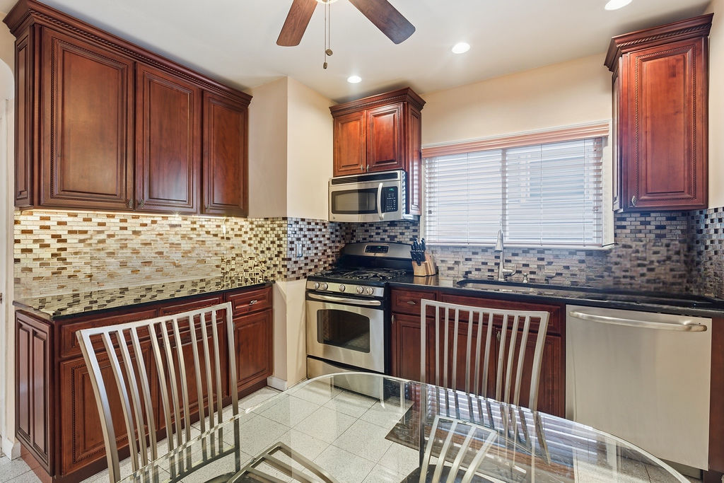 Howard Beach, New York, 11414, United States, 4 Bedrooms Bedrooms, ,1 BathroomBathrooms,Residential,For Sale,1986099