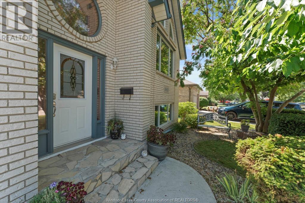 TECUMSEH, Ontario, N8N 4T1, CA, 5 Bedrooms Bedrooms, ,2 BathroomsBathrooms,Residential,For Sale,1902175