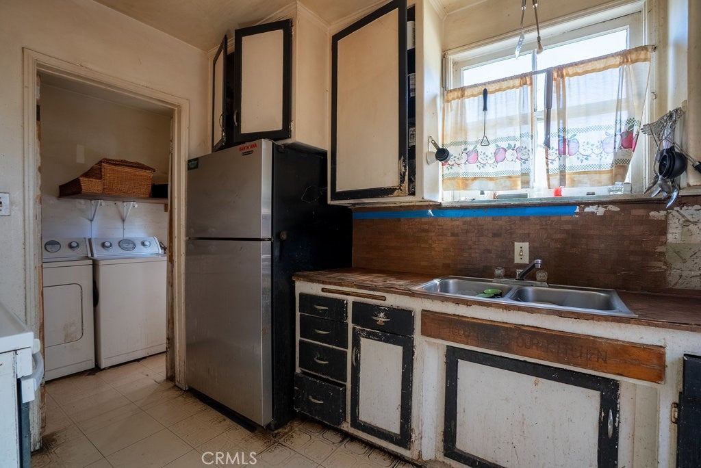 Santa Ana, California, 92707, United States, 3 Bedrooms Bedrooms, ,2 BathroomsBathrooms,Residential,For Sale,1846196