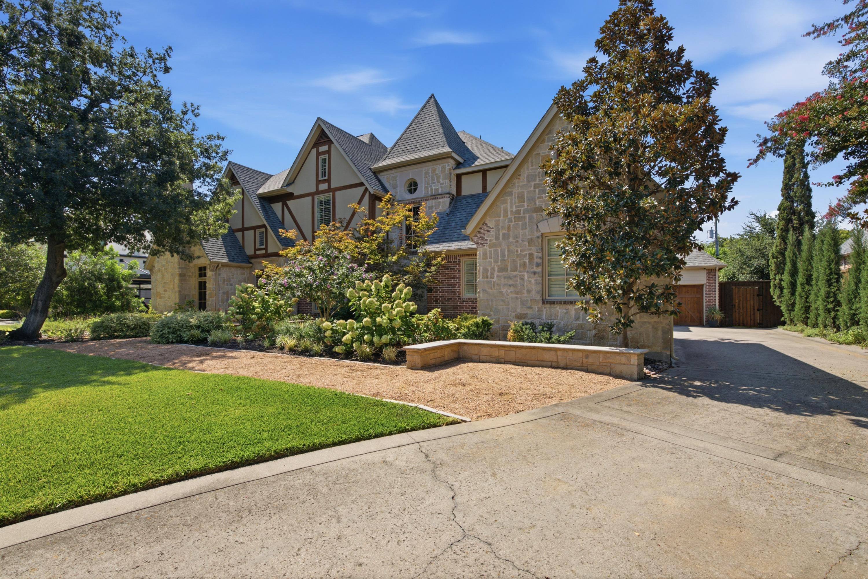 Preston Hollow Home with Pool, Primary Suite Down, 3-Car Garage & Solar - 物件實景