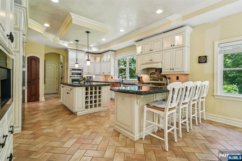 Oakland, New Jersey, 07436, United States, 5 Bedrooms Bedrooms, ,5 BathroomsBathrooms,Residential,For Sale,1907323