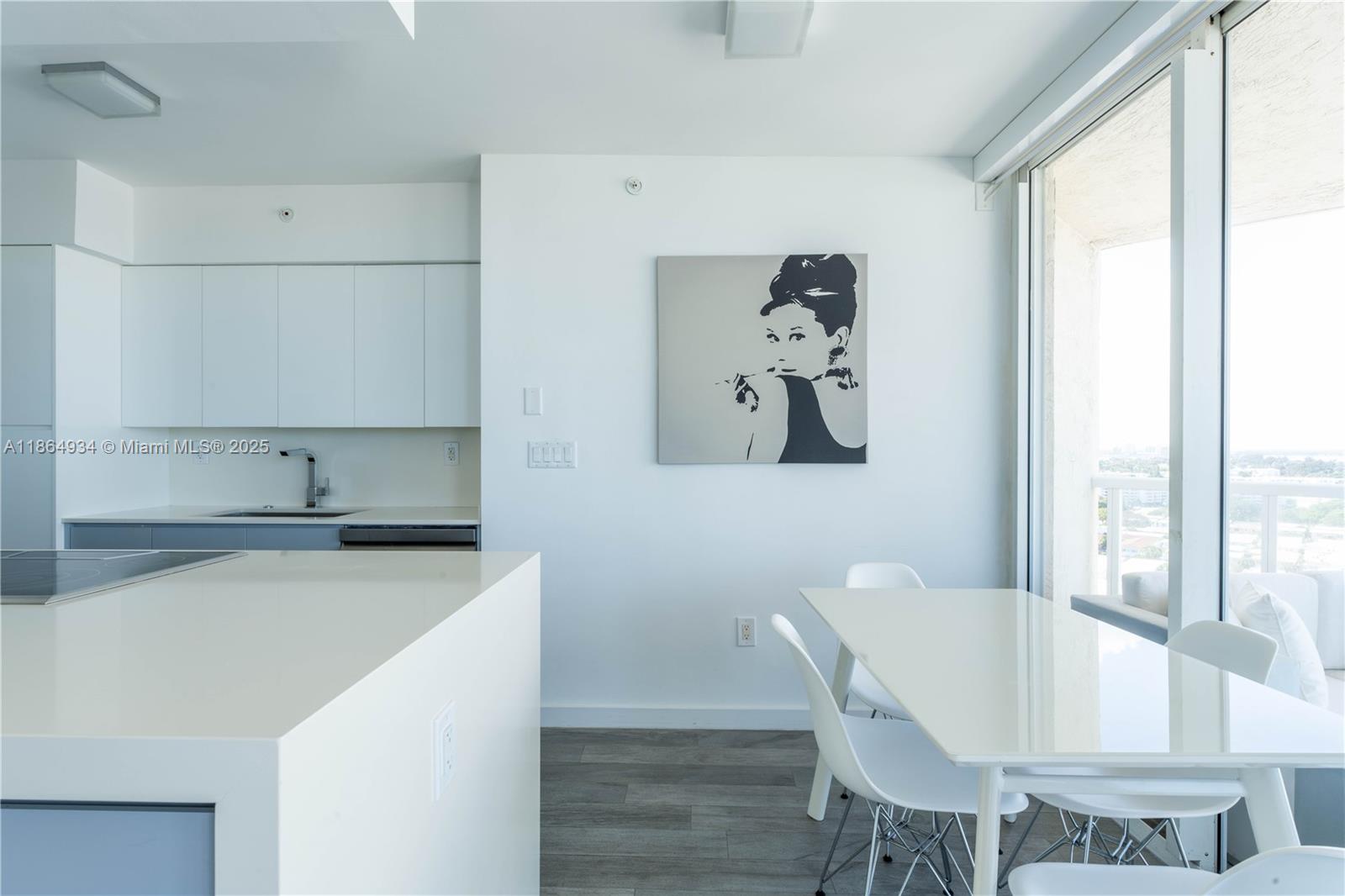 Miami Beach, Florida, 33141, United States, 2 Bedrooms Bedrooms, ,2 BathroomsBathrooms,Residential,For Sale,1927404