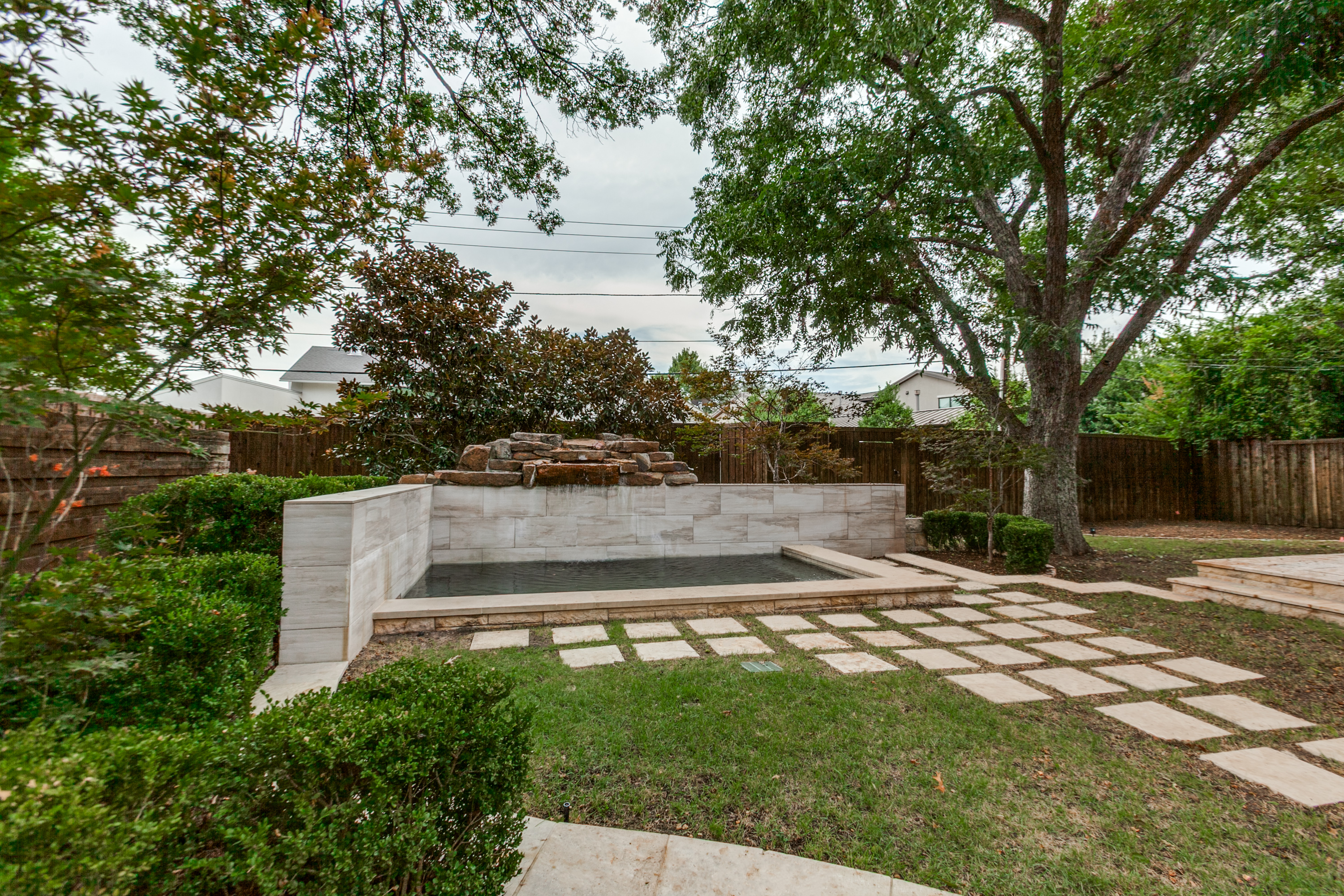  Preston Hollow 5-Bedroom Home with Pool, 2 Offices, and First-Floor Primary - 物件實景